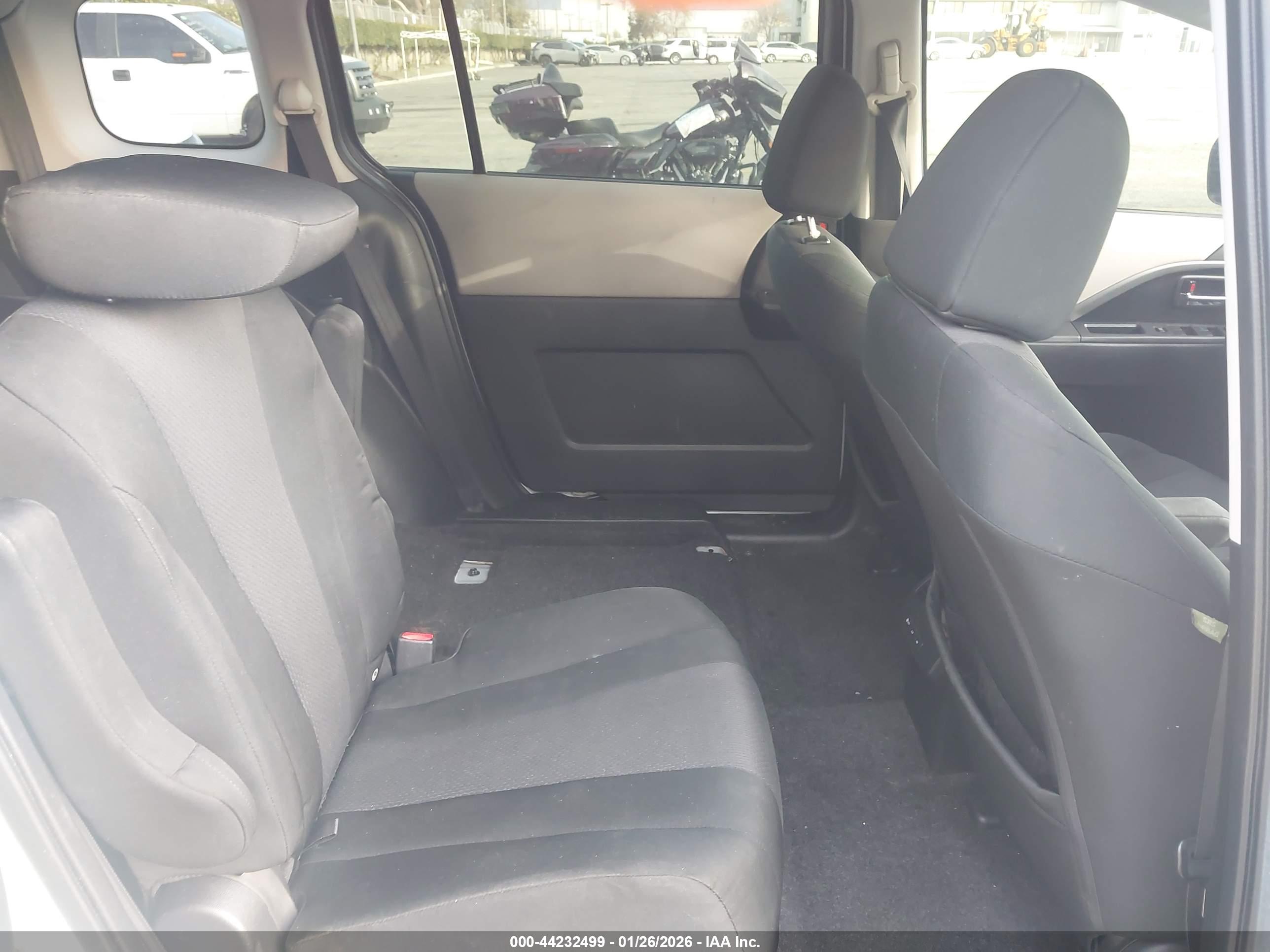 MAZDA MAZDA5 image 8