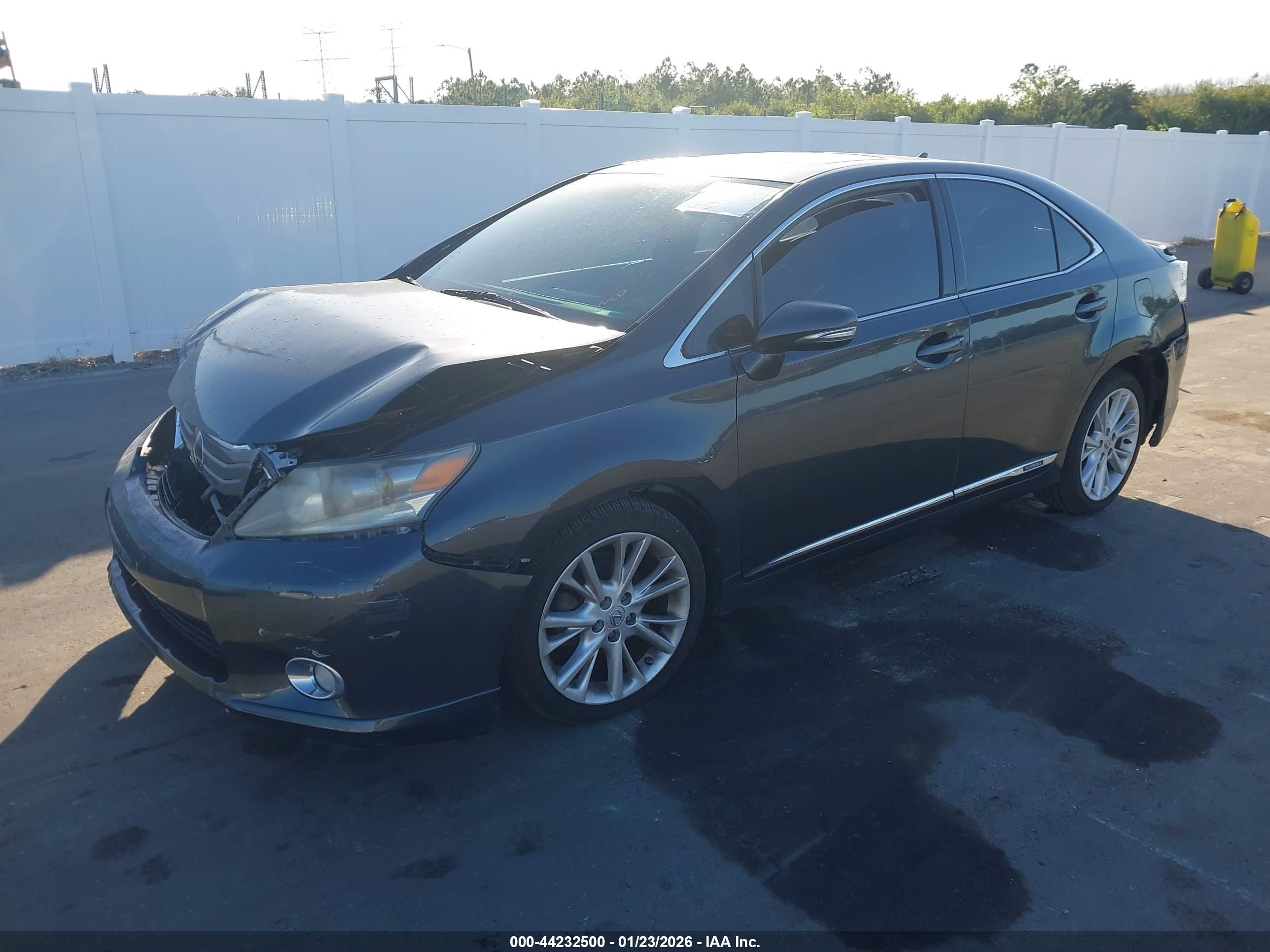 LEXUS HS image 2