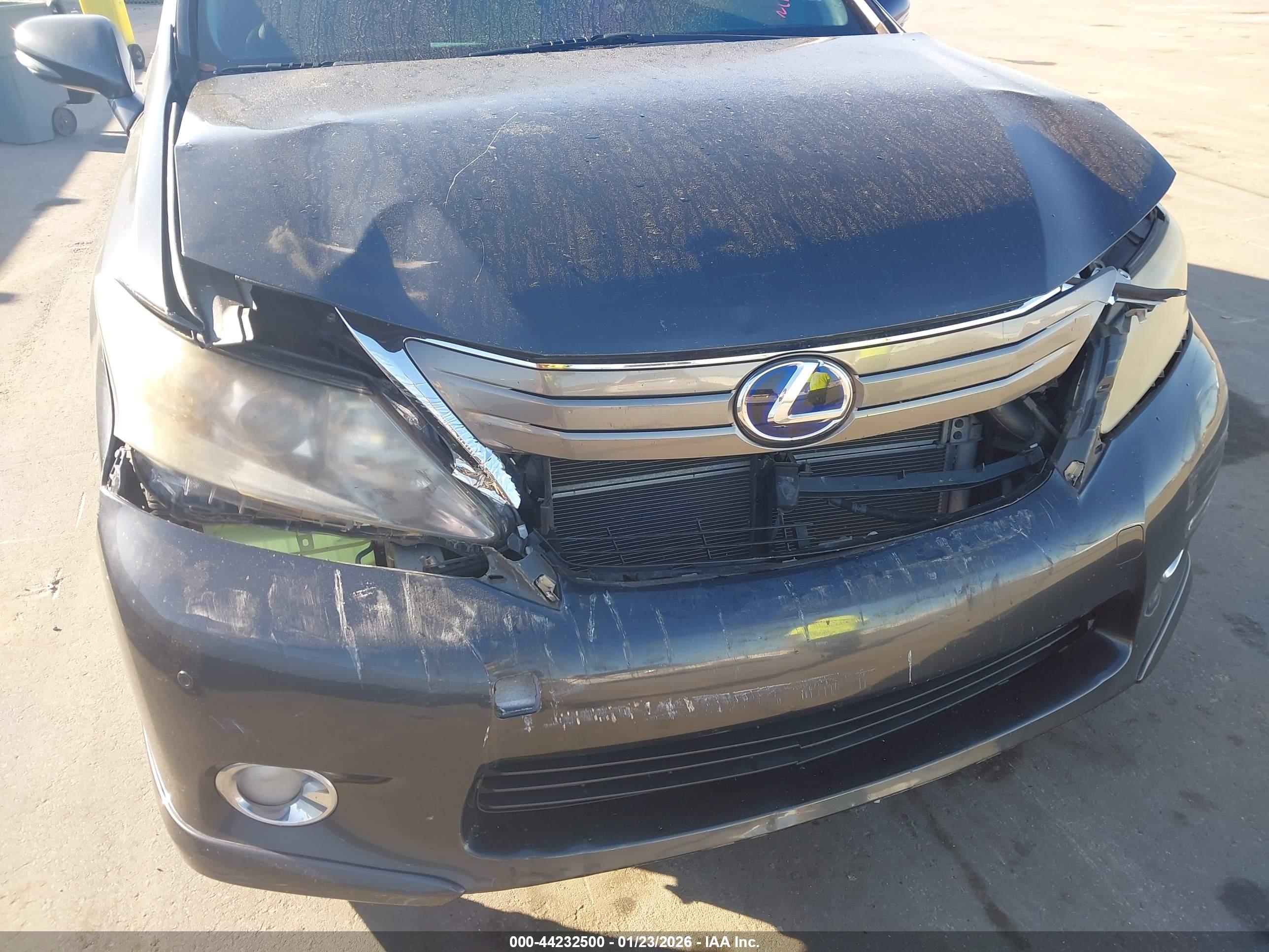 LEXUS HS image 6