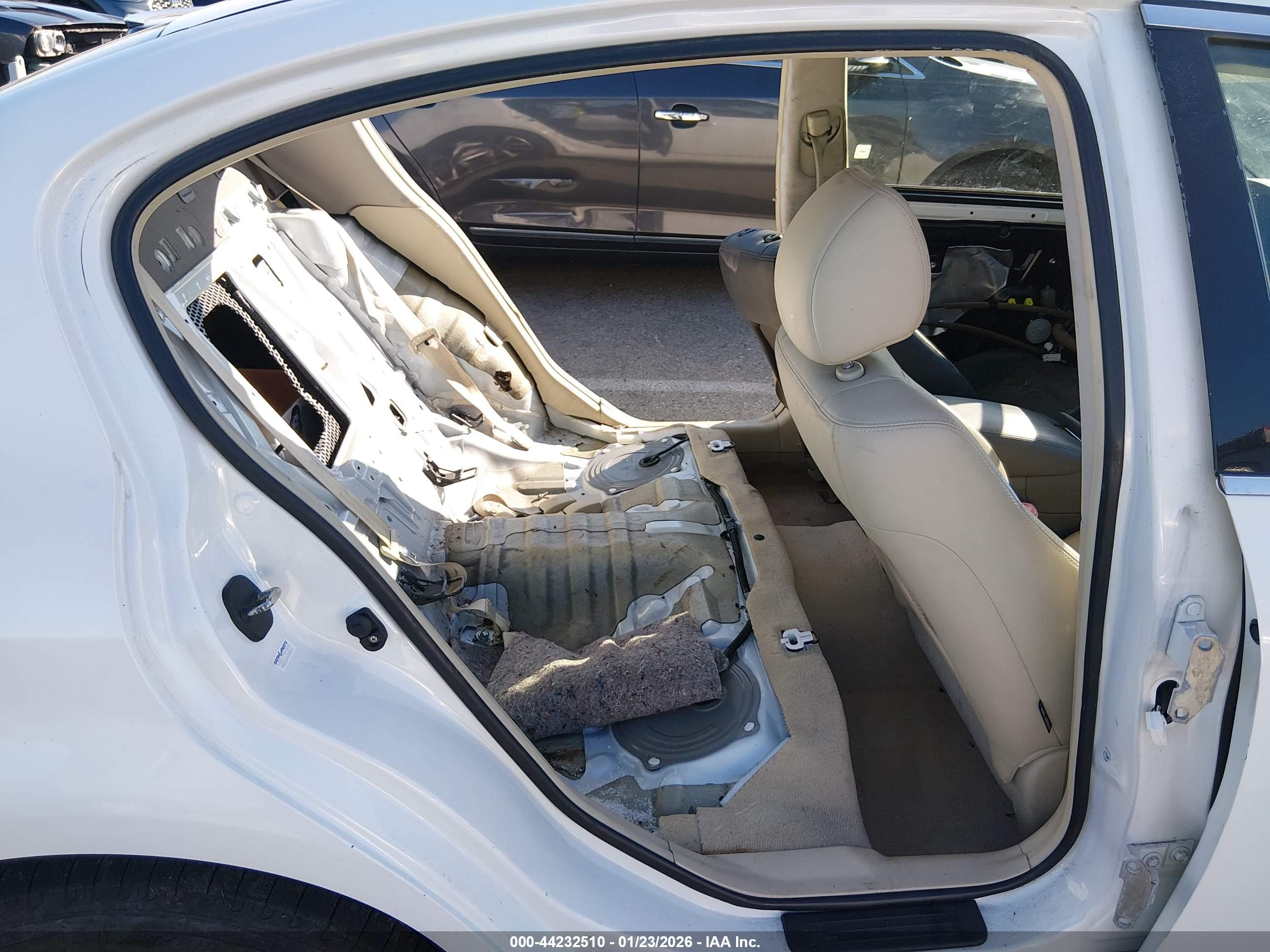 INFINITI G37 image 8