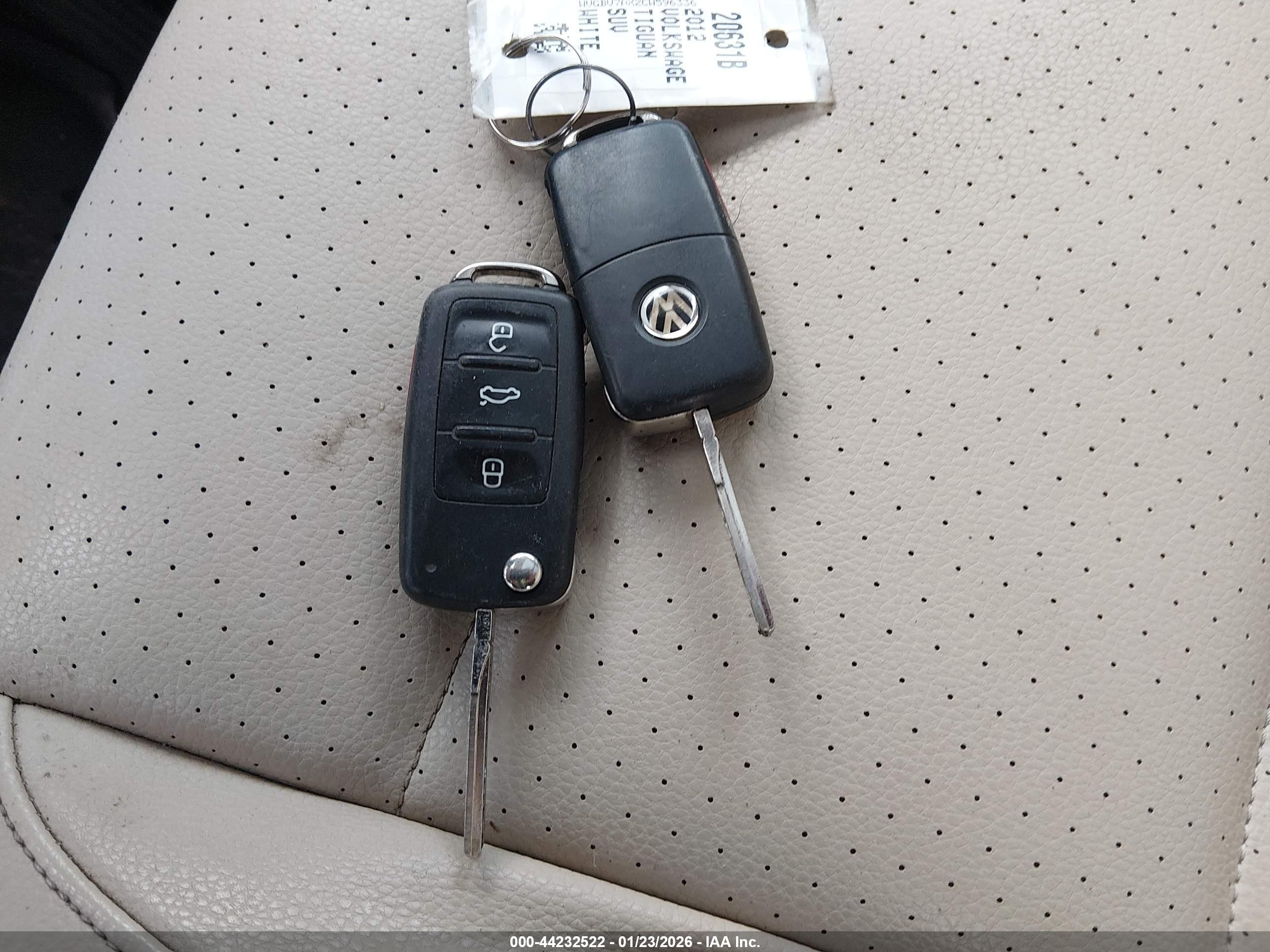 VOLKSWAGEN TIGUAN image 11