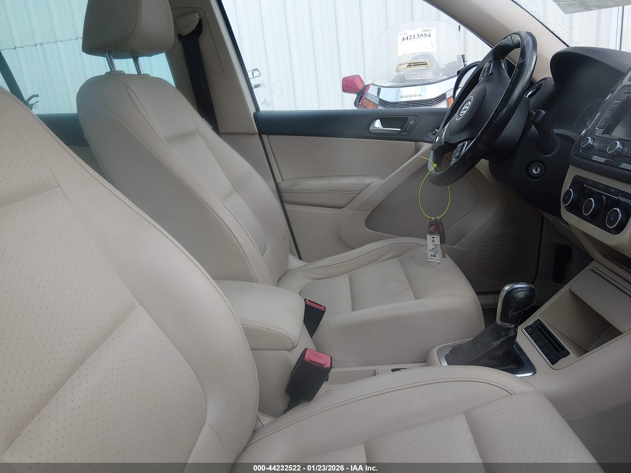 VOLKSWAGEN TIGUAN image 5