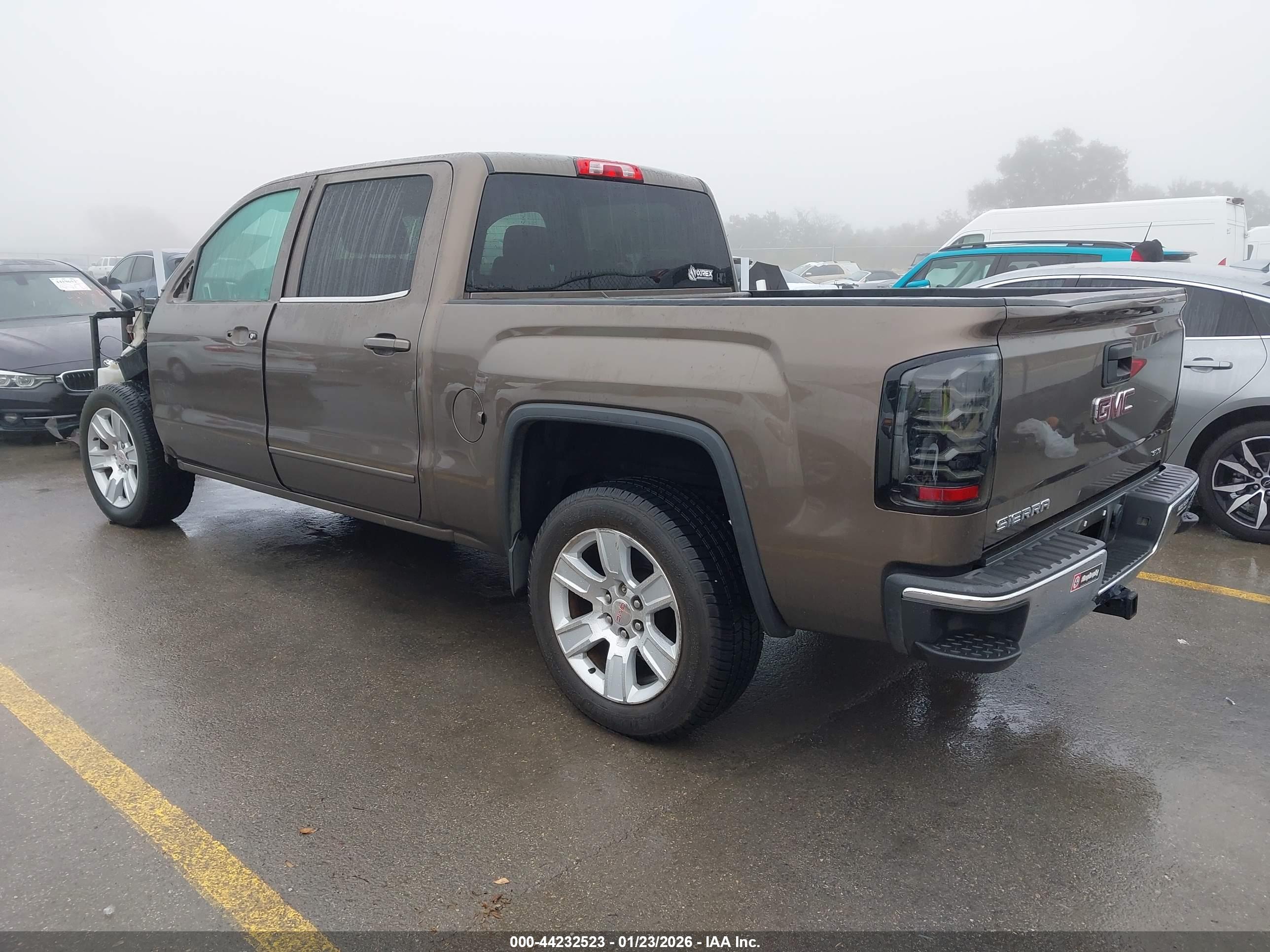 GMC SIERRA image 3