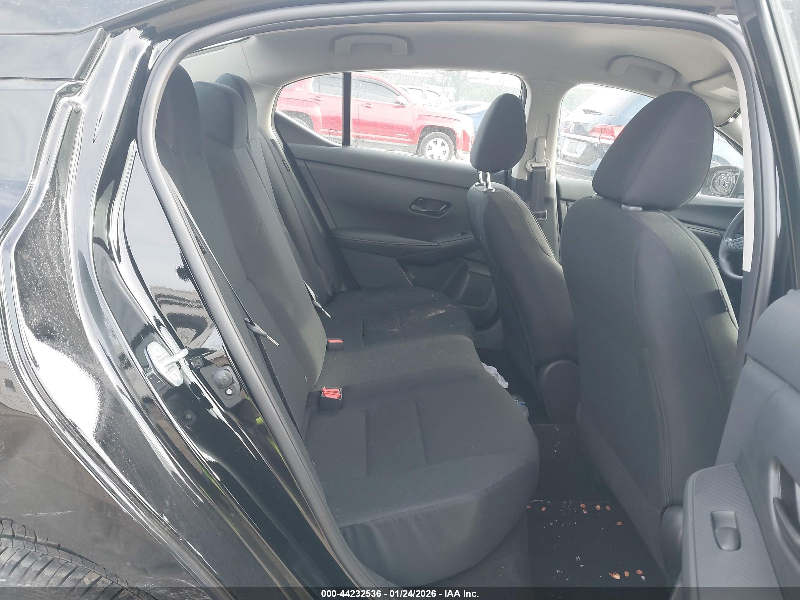NISSAN SENTRA image 8