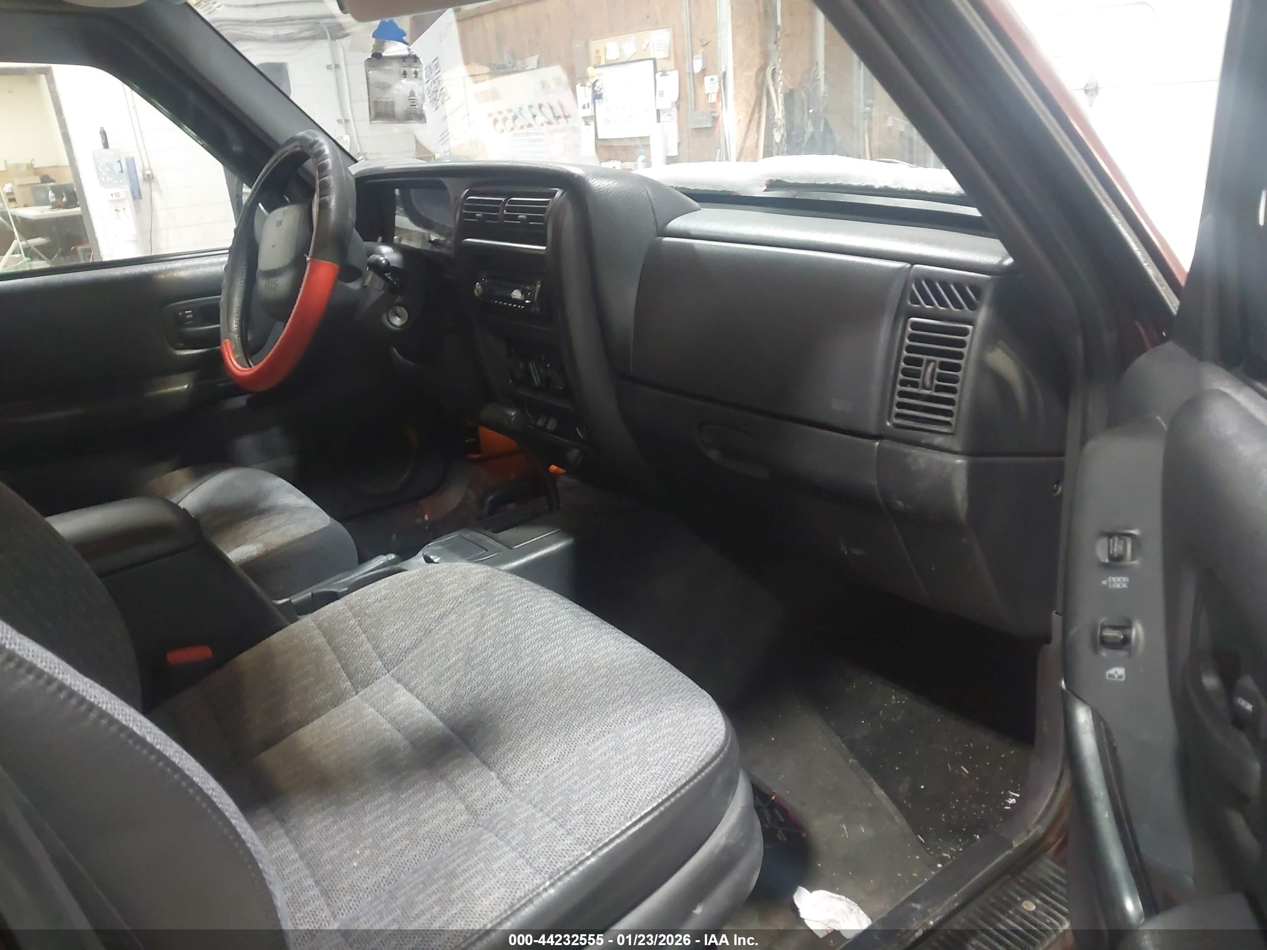 JEEP CHEROKEE image 5