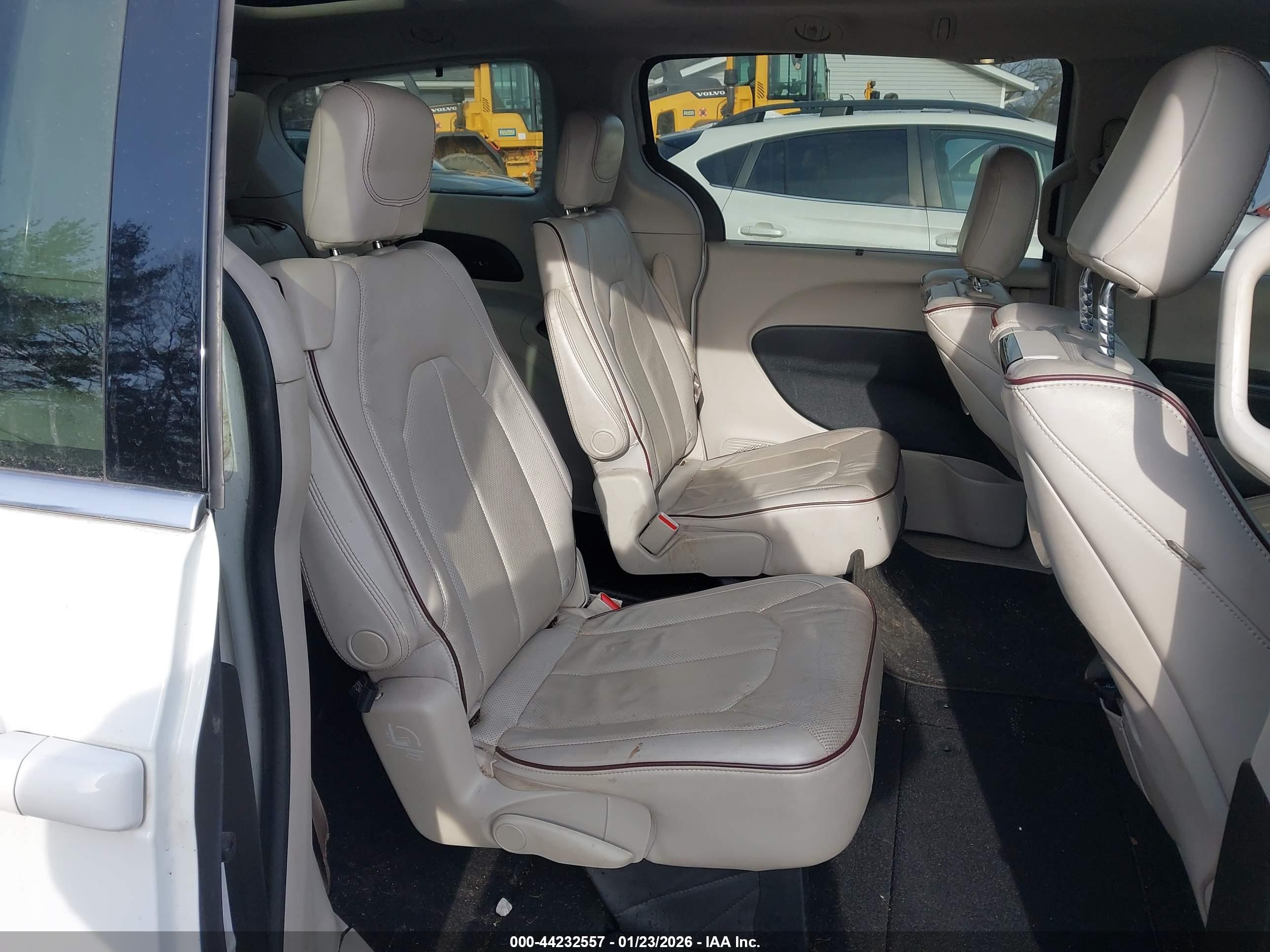 CHRYSLER PACIFICA image 8