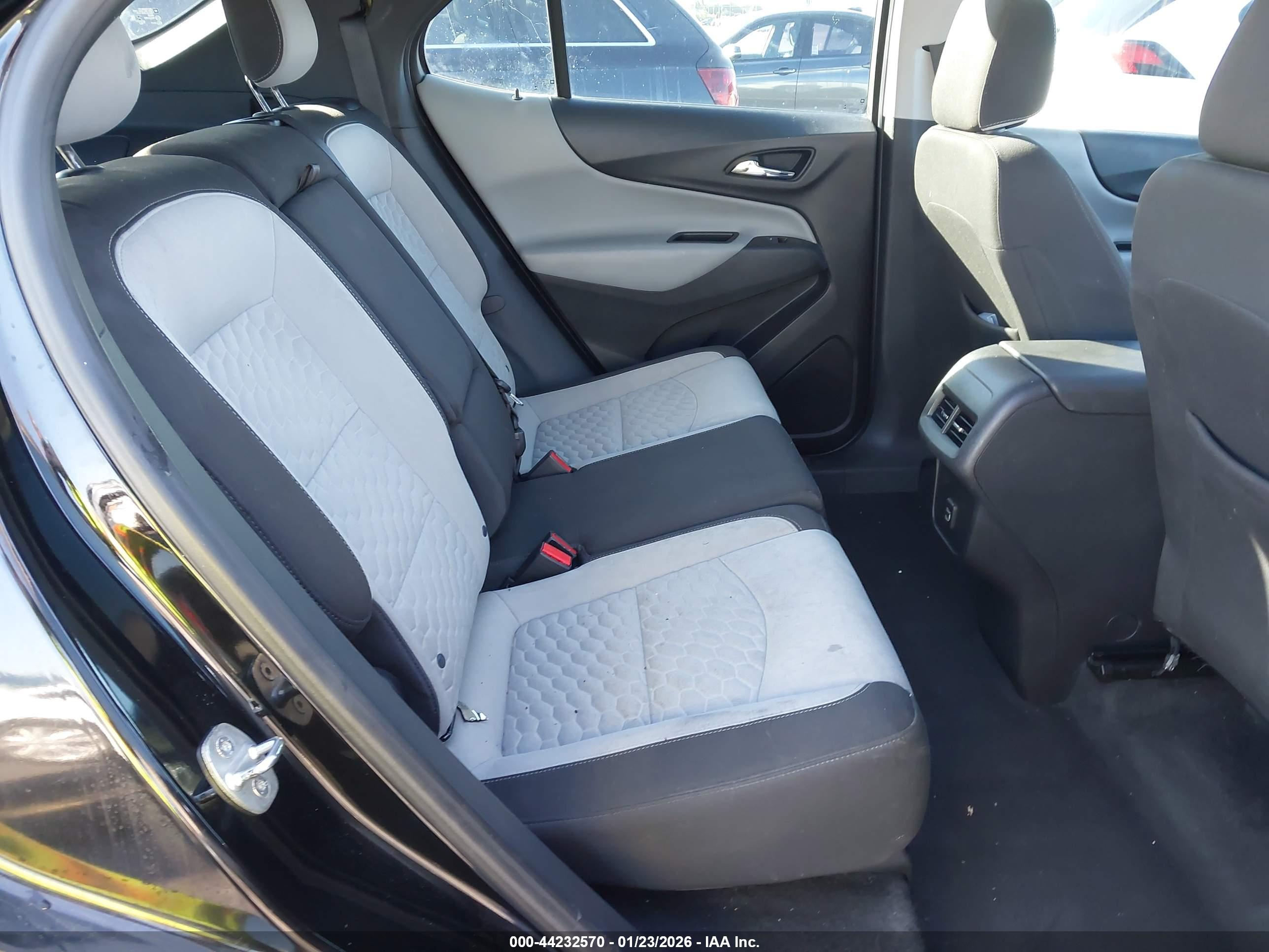 CHEVROLET EQUINOX image 8
