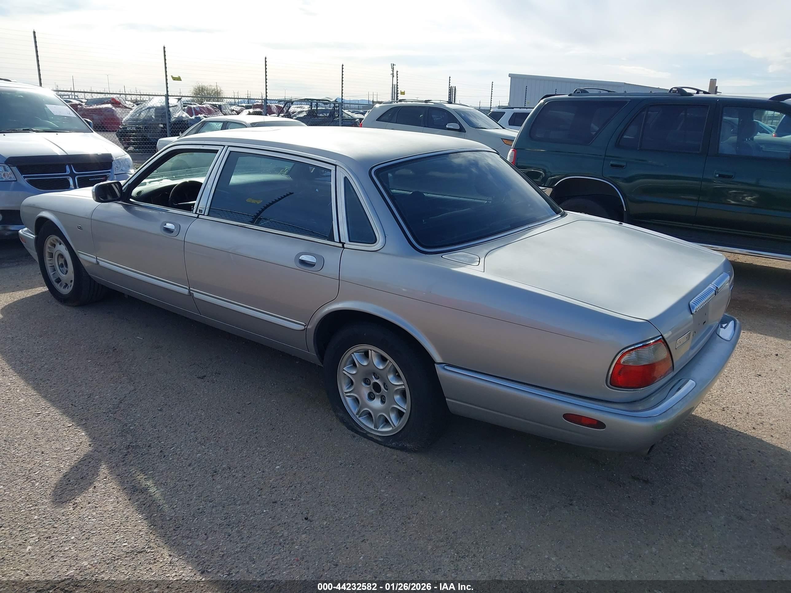 JAGUAR XJ8 image 3