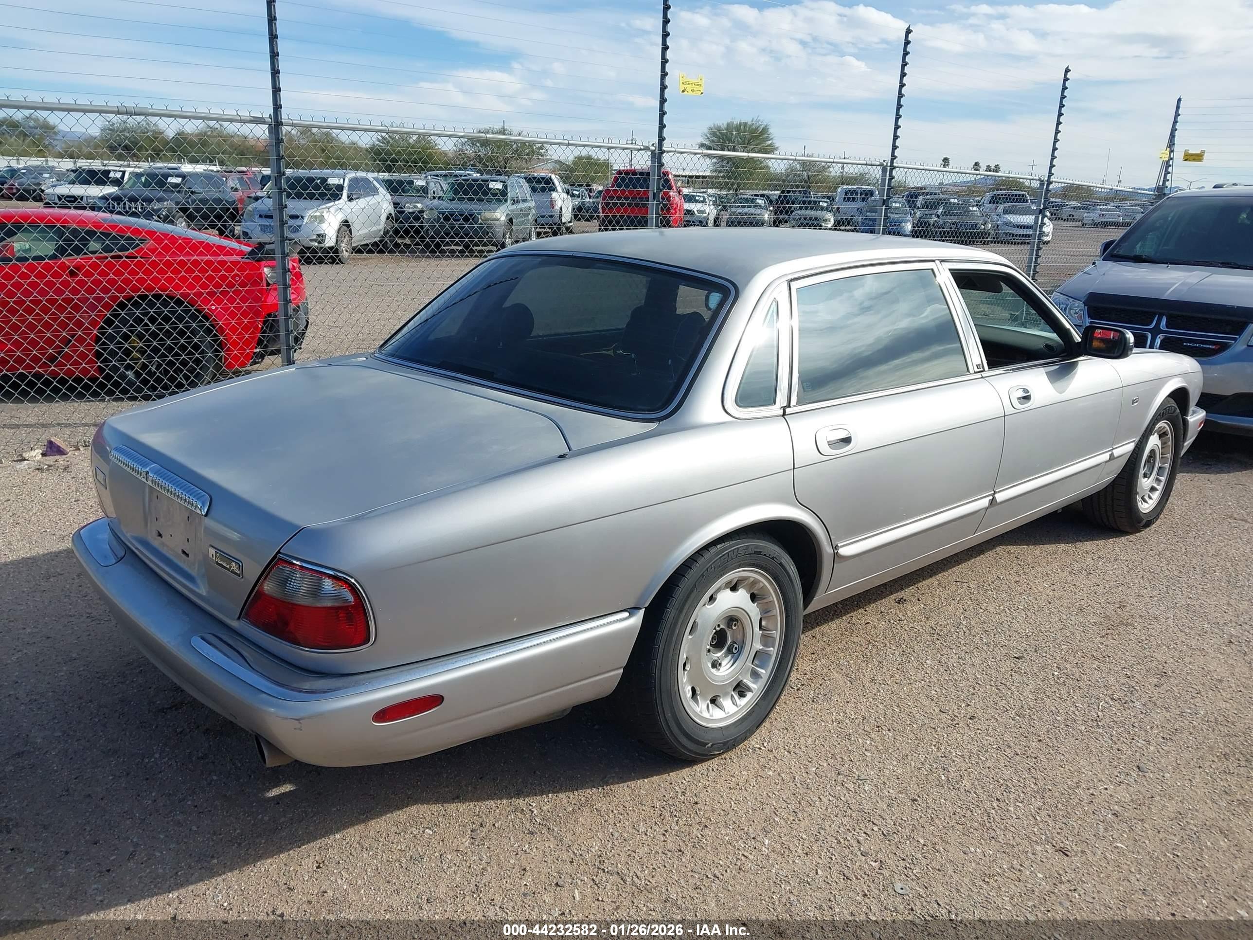 JAGUAR XJ8 image 4