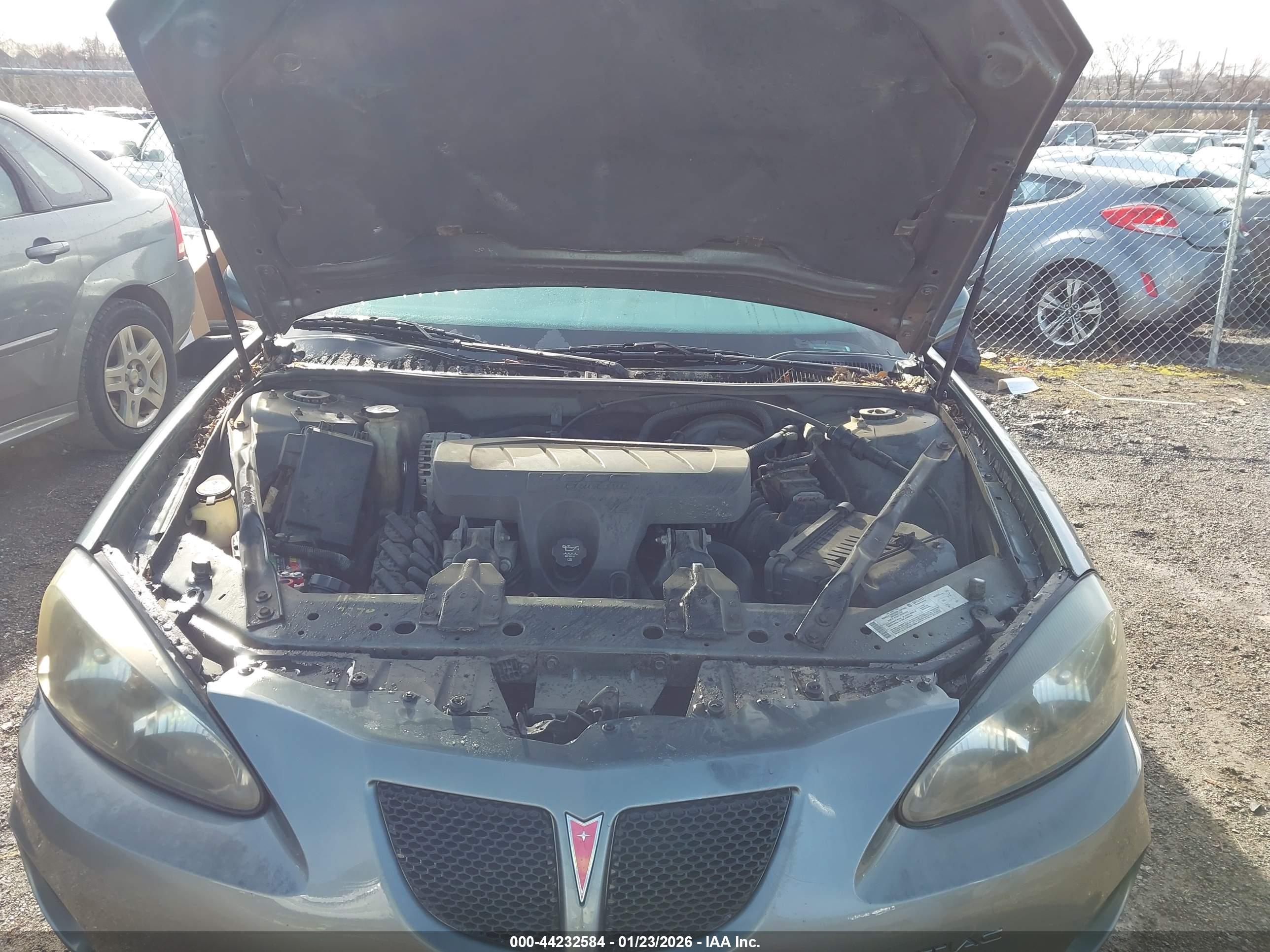 PONTIAC GRAND image 10