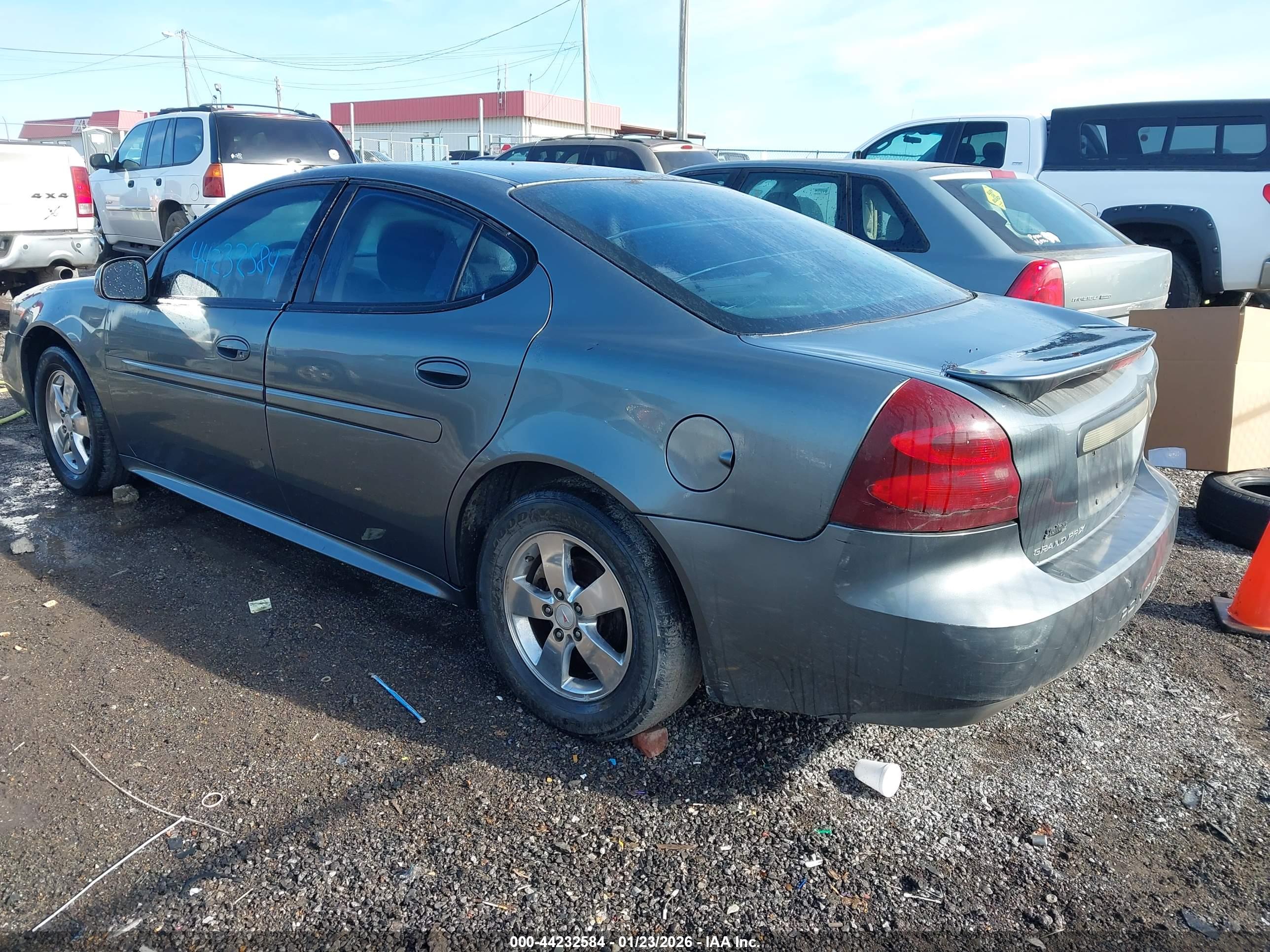 PONTIAC GRAND image 3