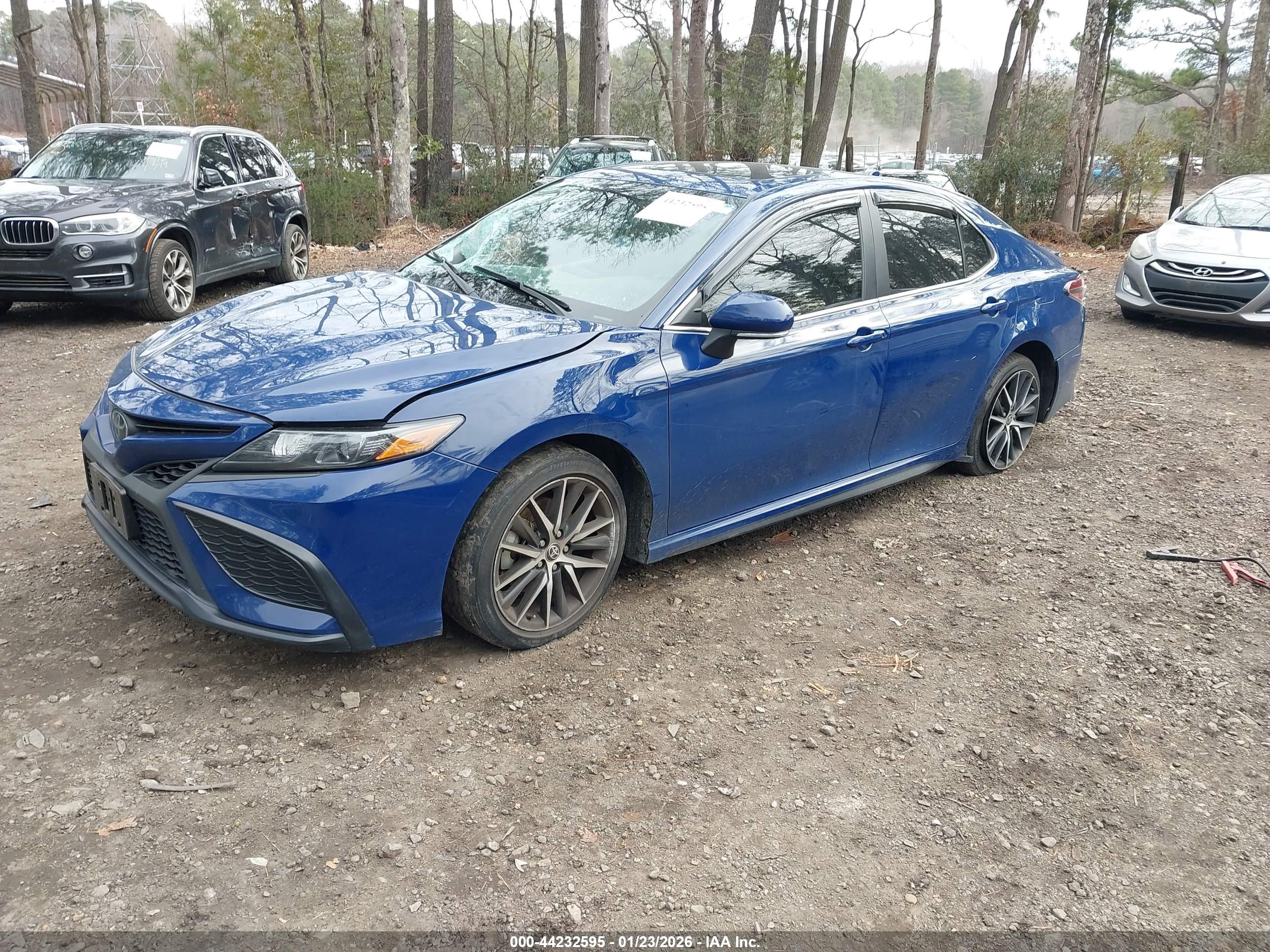 TOYOTA CAMRY image 2