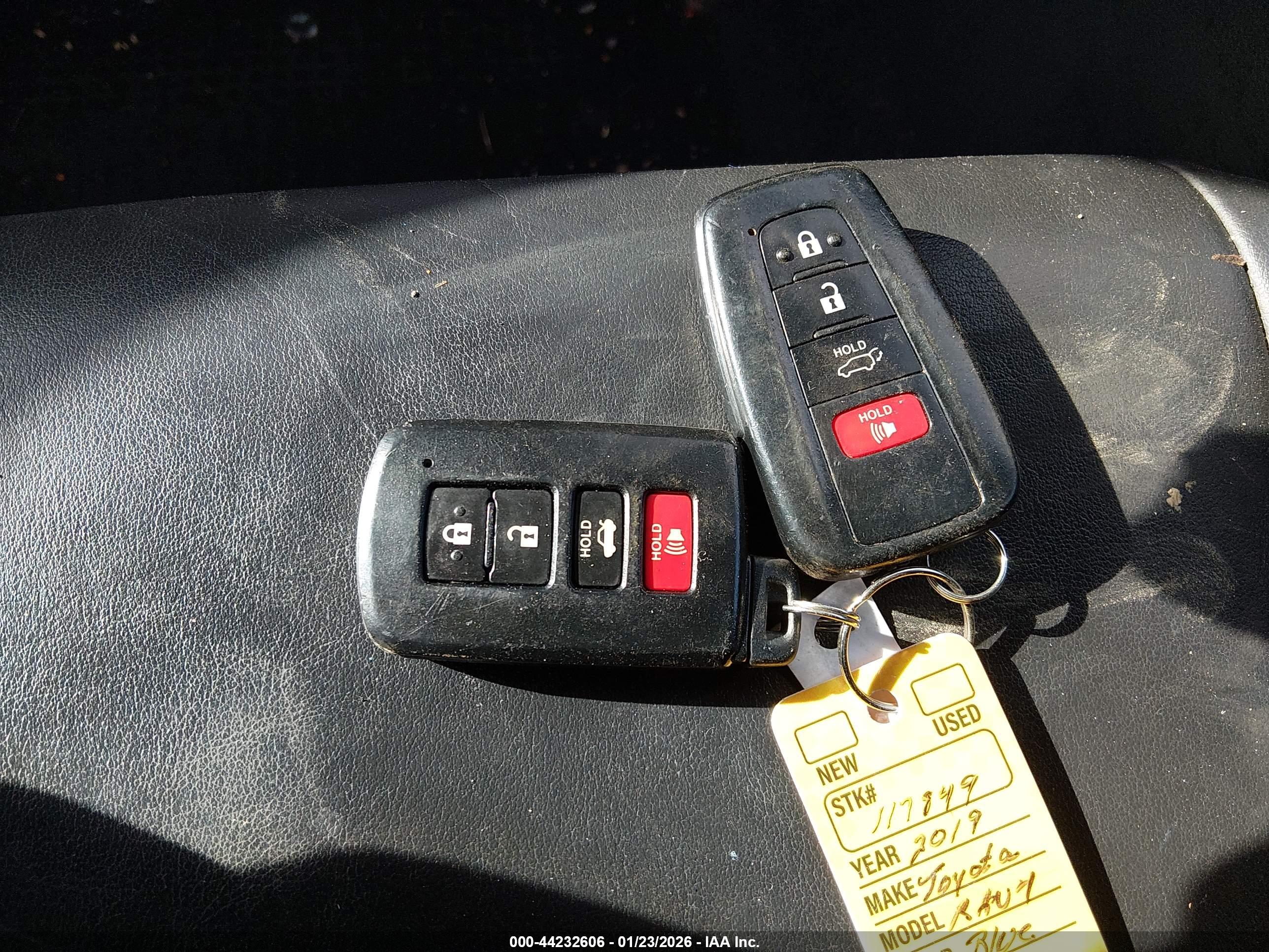 TOYOTA RAV4 image 11