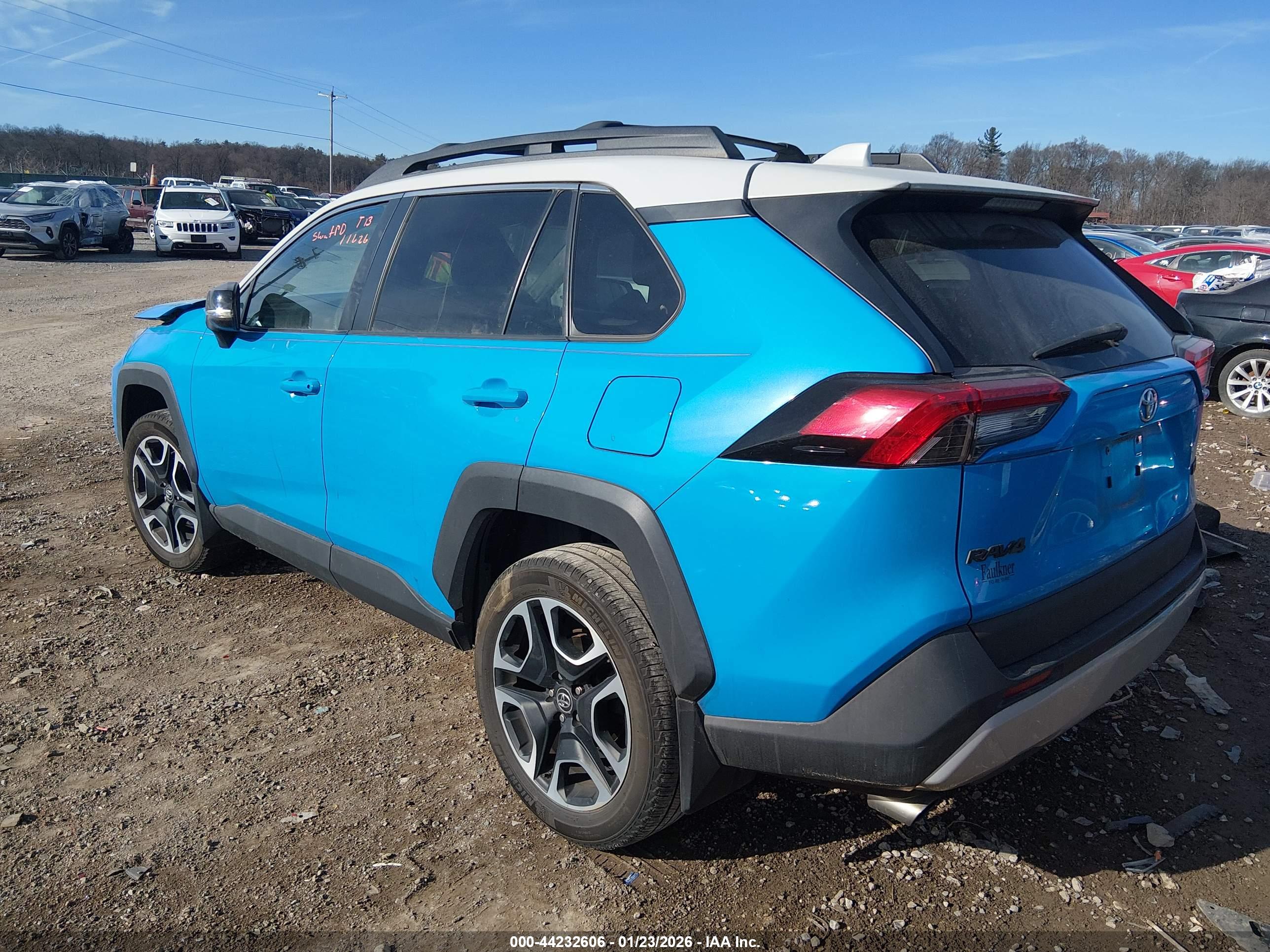 TOYOTA RAV4 image 3