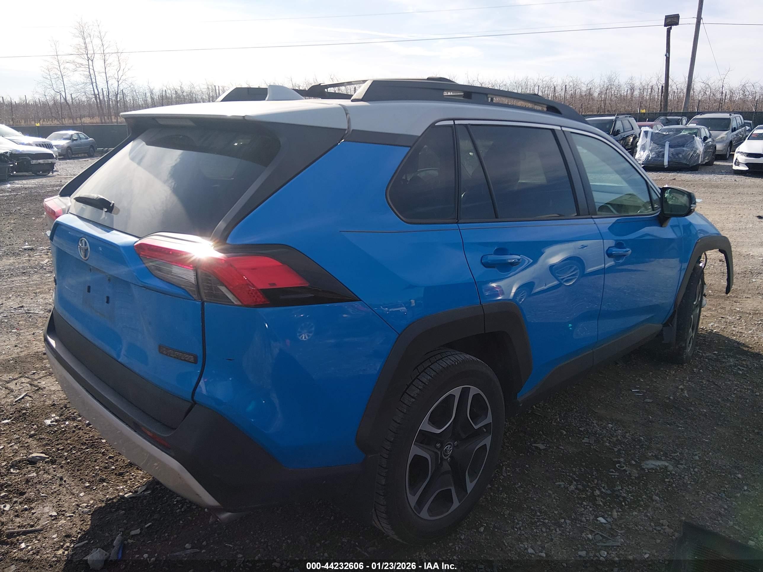 TOYOTA RAV4 image 4