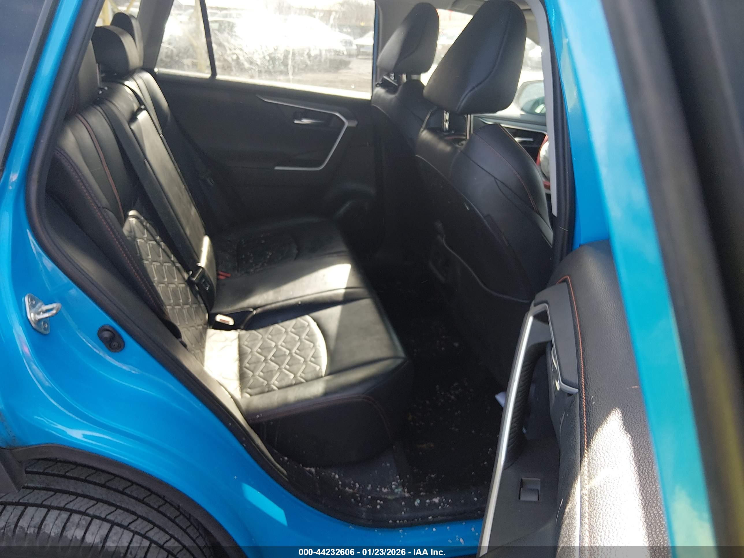 TOYOTA RAV4 image 8