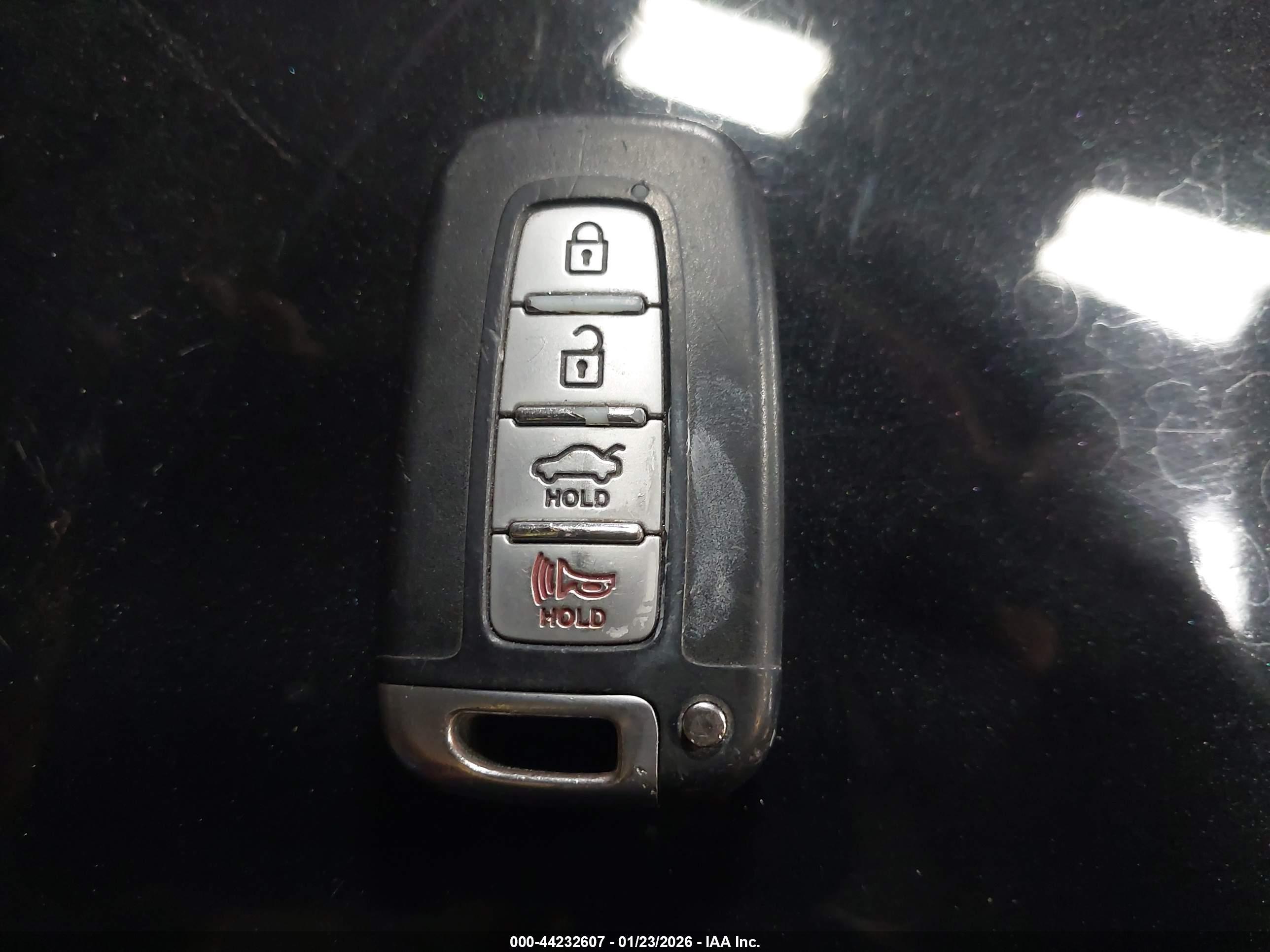 HYUNDAI GENESIS image 11