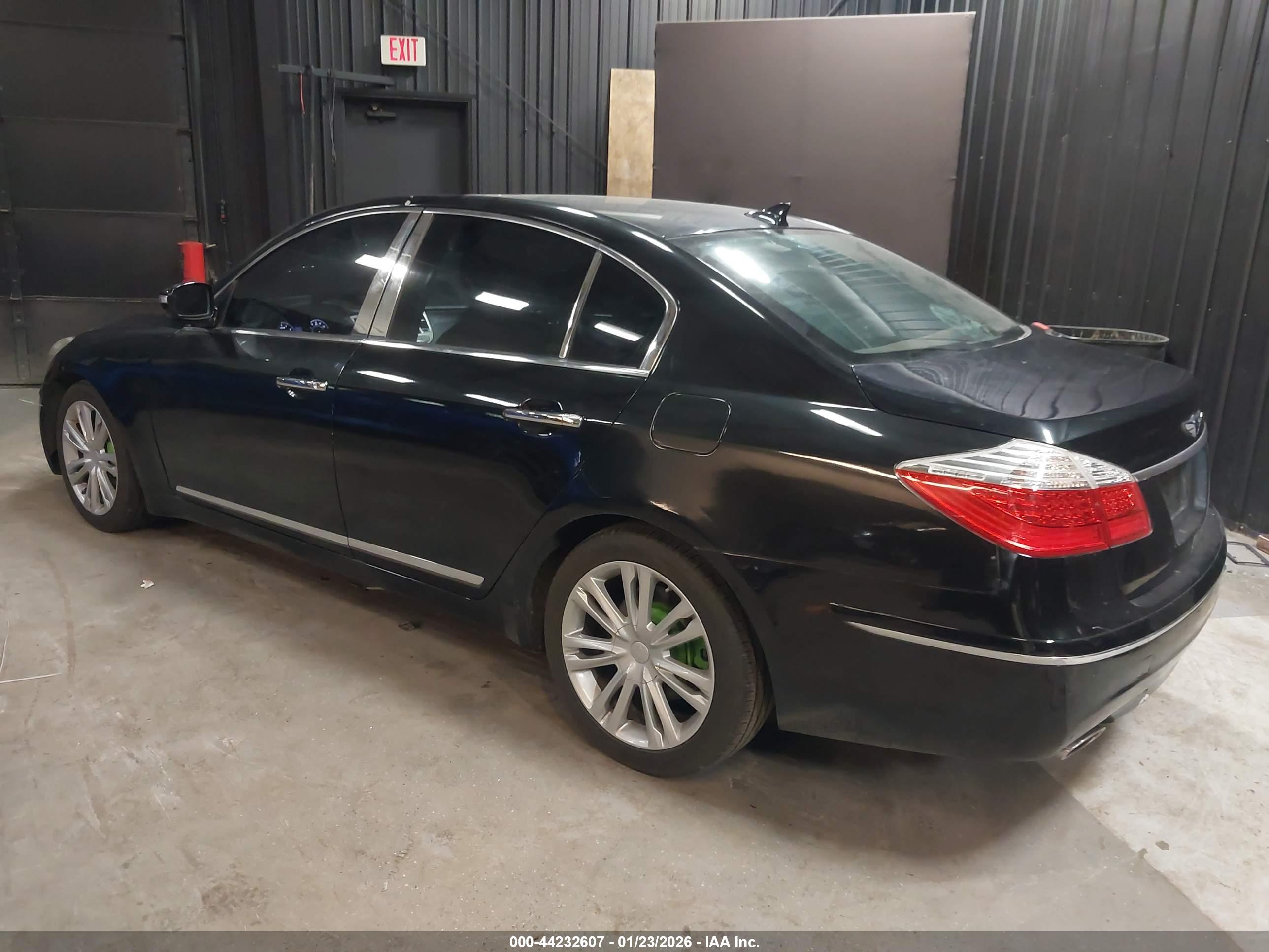 HYUNDAI GENESIS image 3