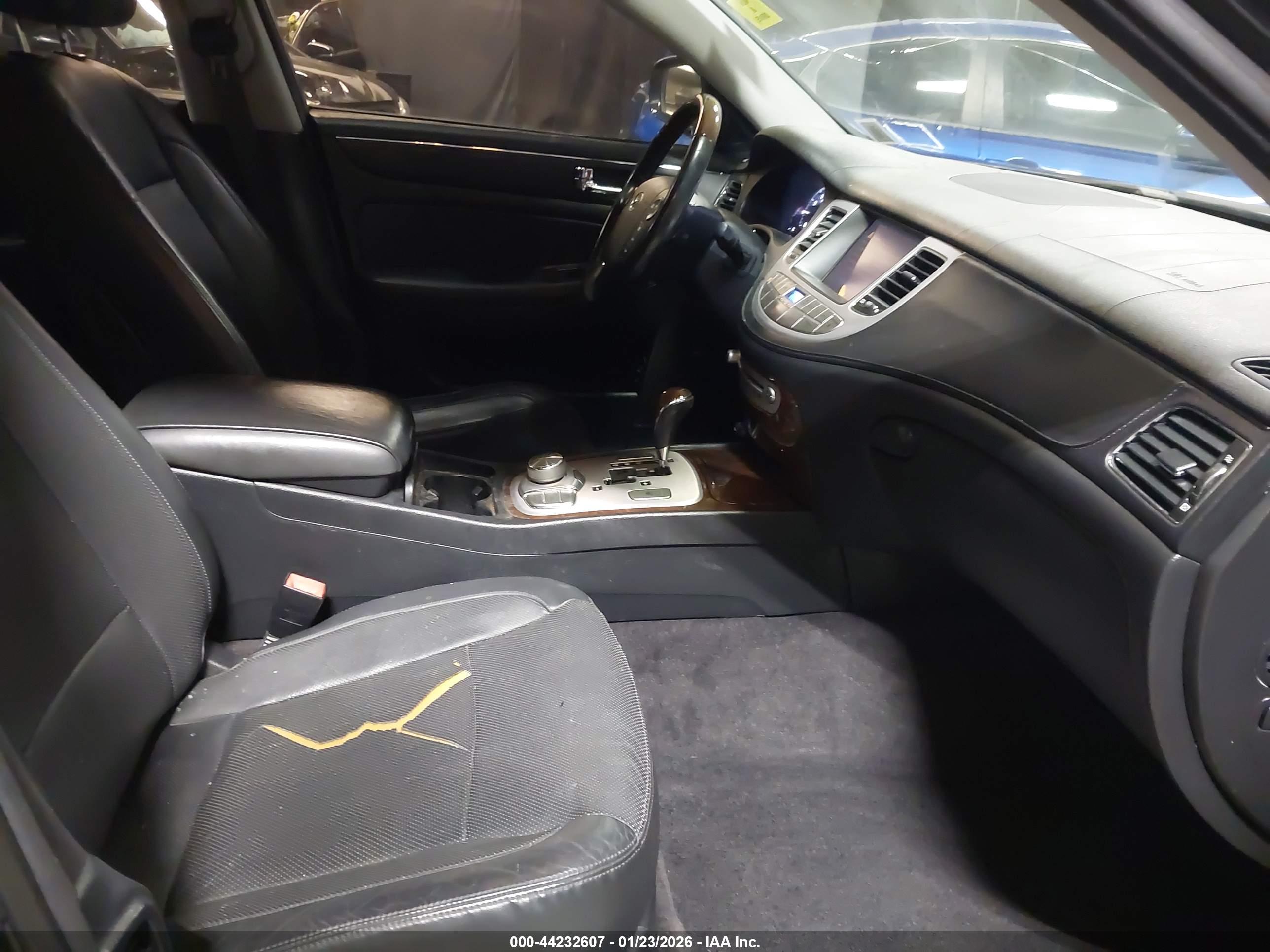 HYUNDAI GENESIS image 5