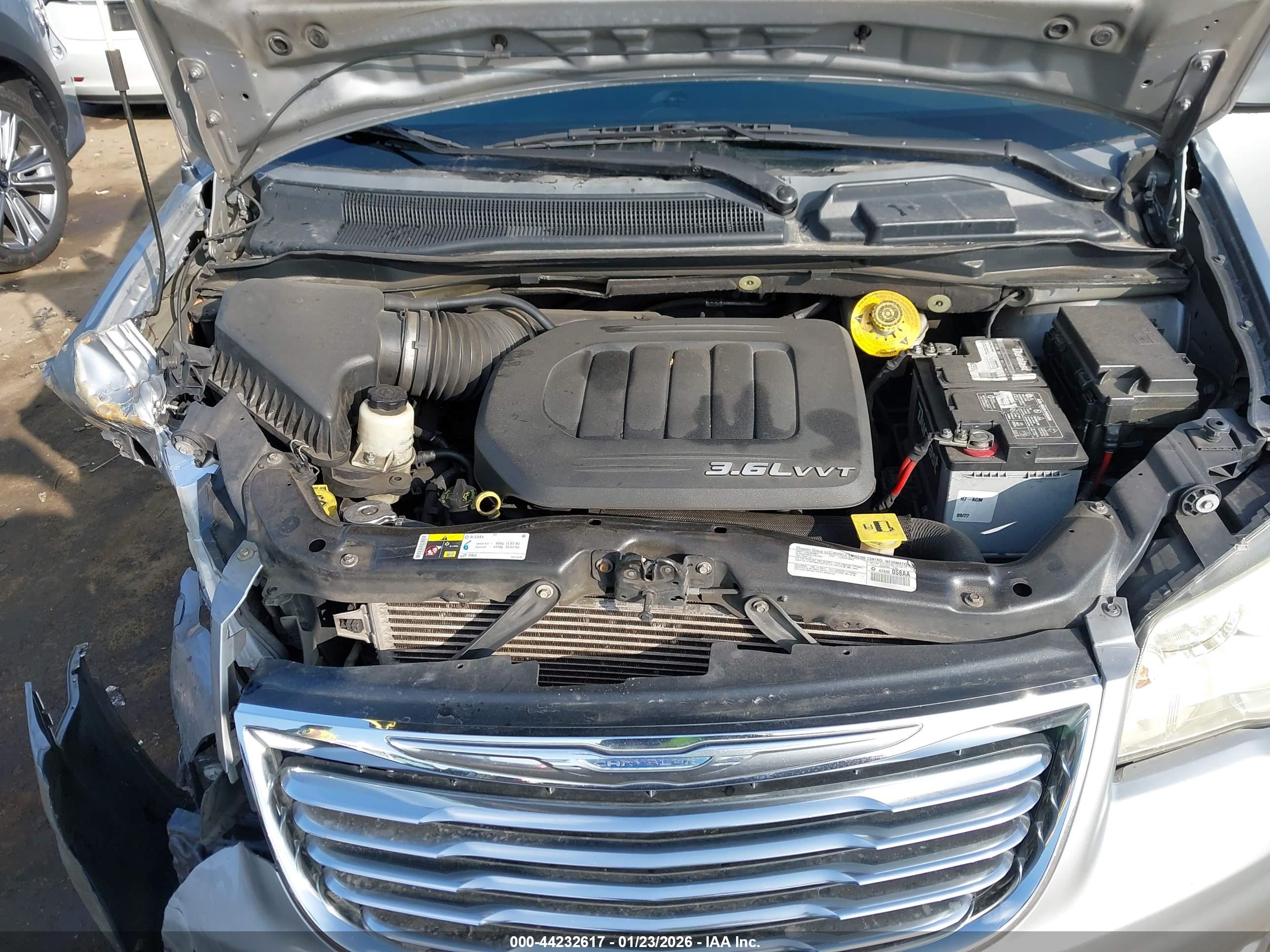 CHRYSLER TOWN image 10