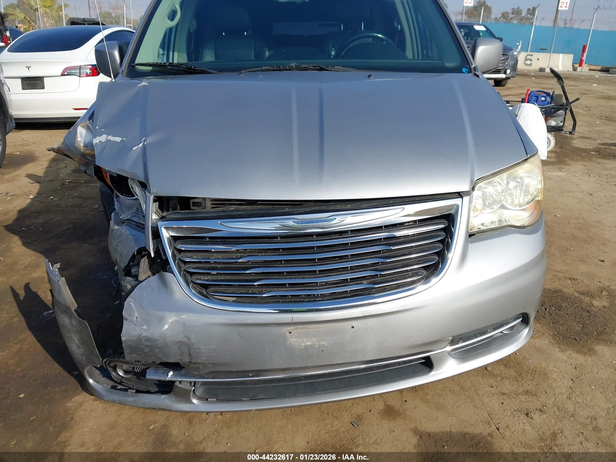 CHRYSLER TOWN image 6
