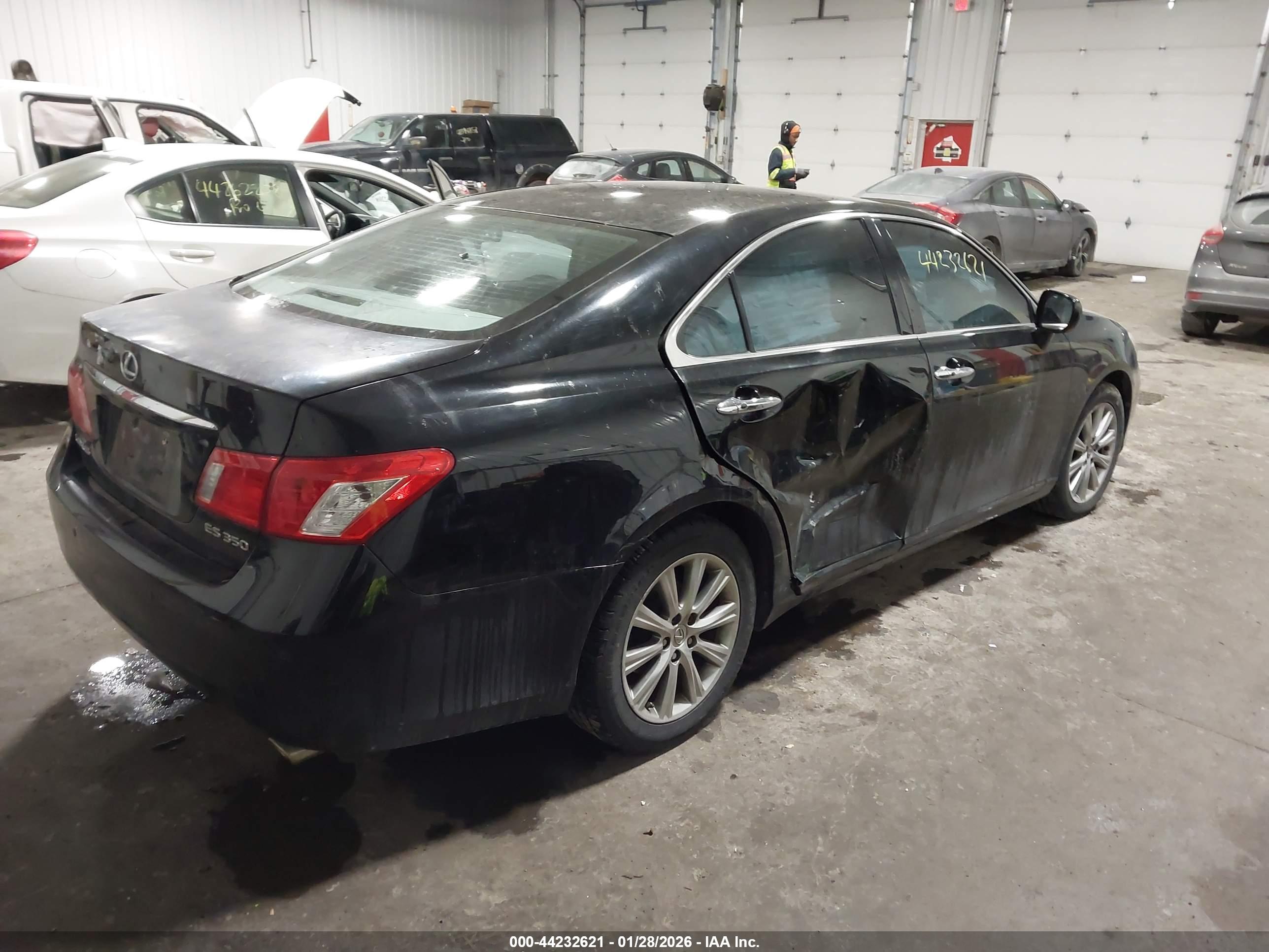 LEXUS ES image 4