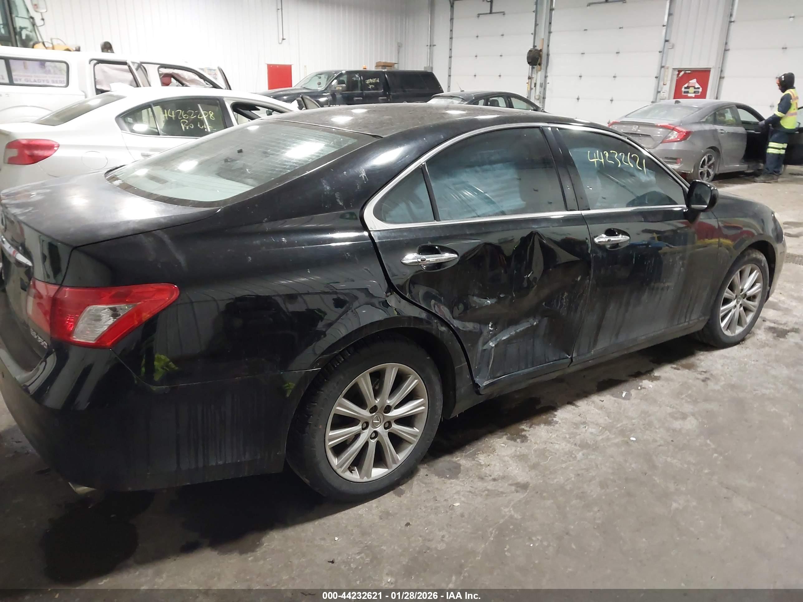 LEXUS ES image 6
