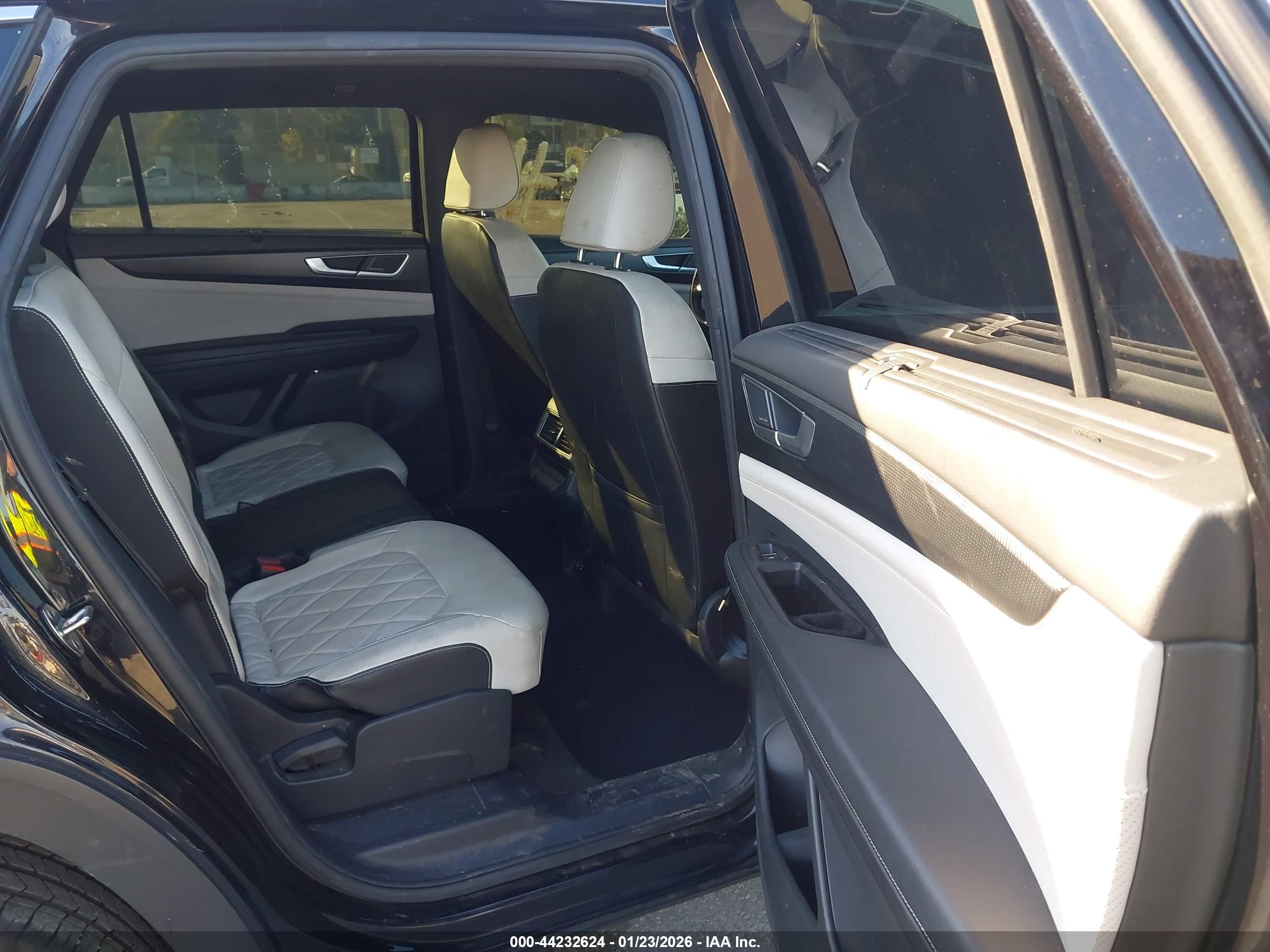 VOLKSWAGEN ATLAS image 8