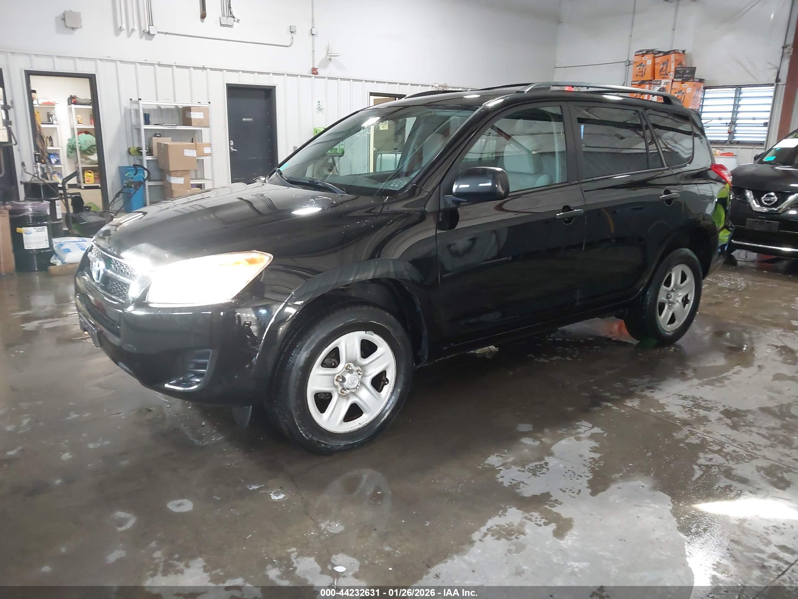 TOYOTA RAV4 image 2