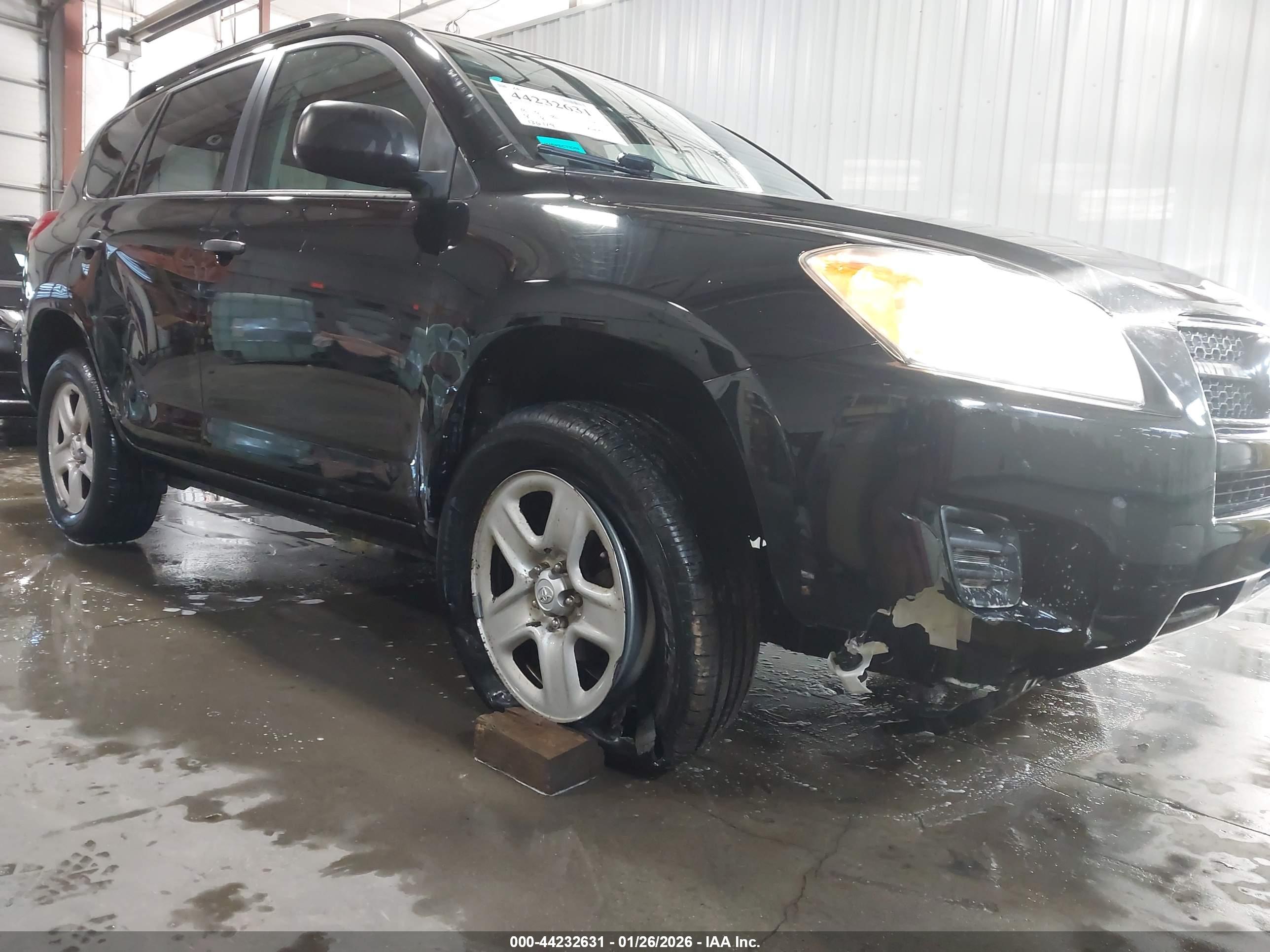 TOYOTA RAV4 image 6