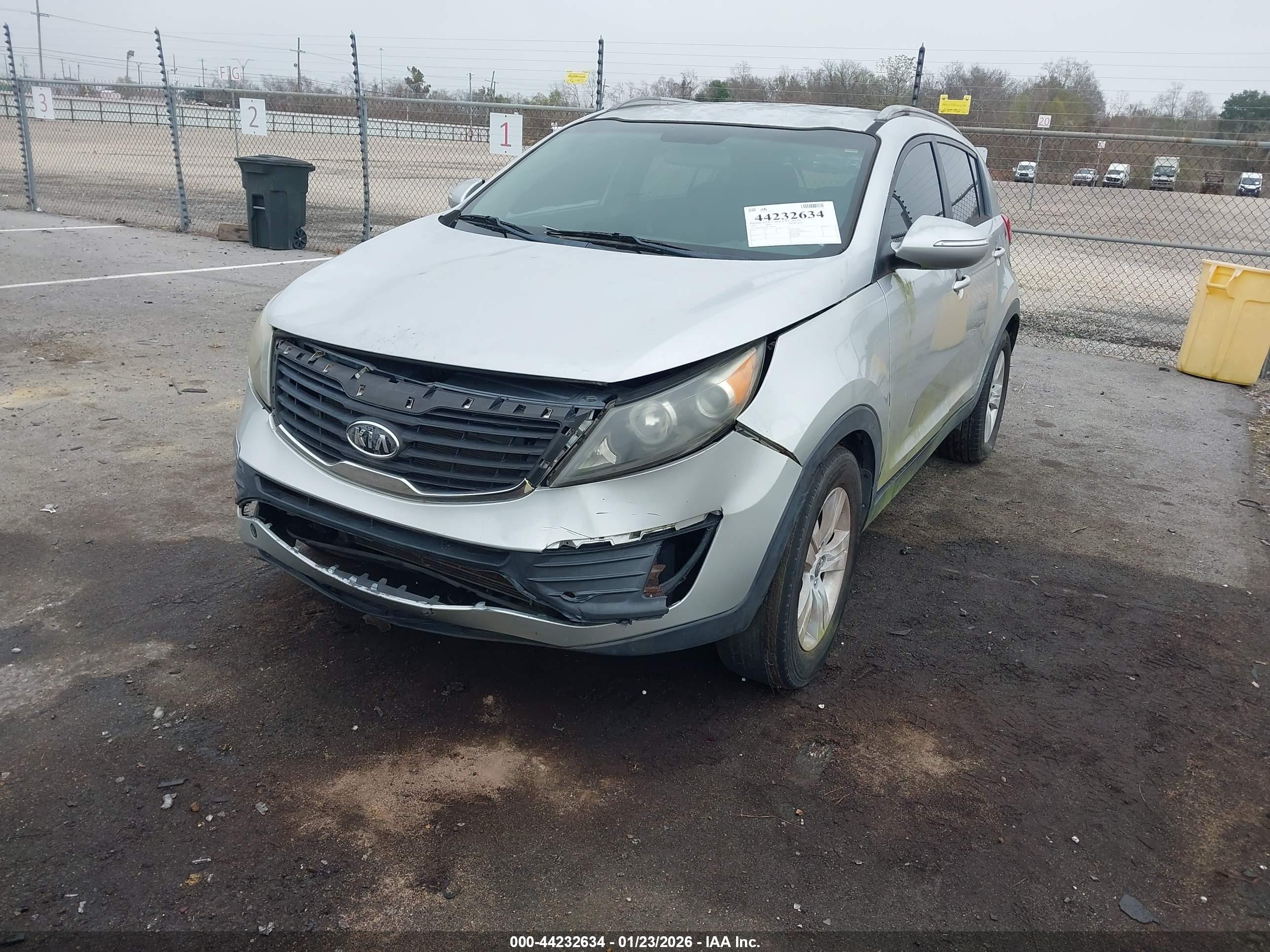 KIA SPORTAGE image 2