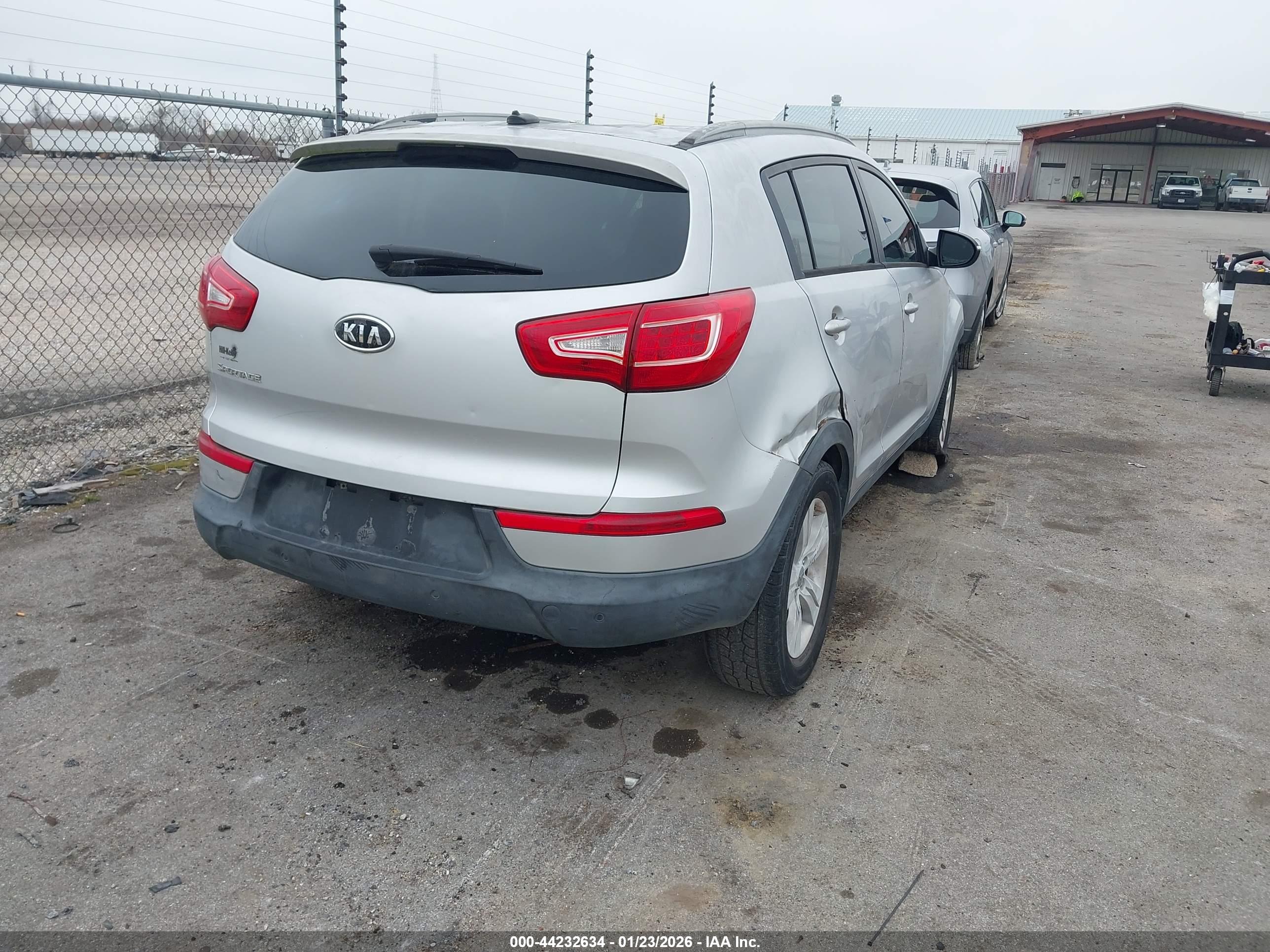KIA SPORTAGE image 4