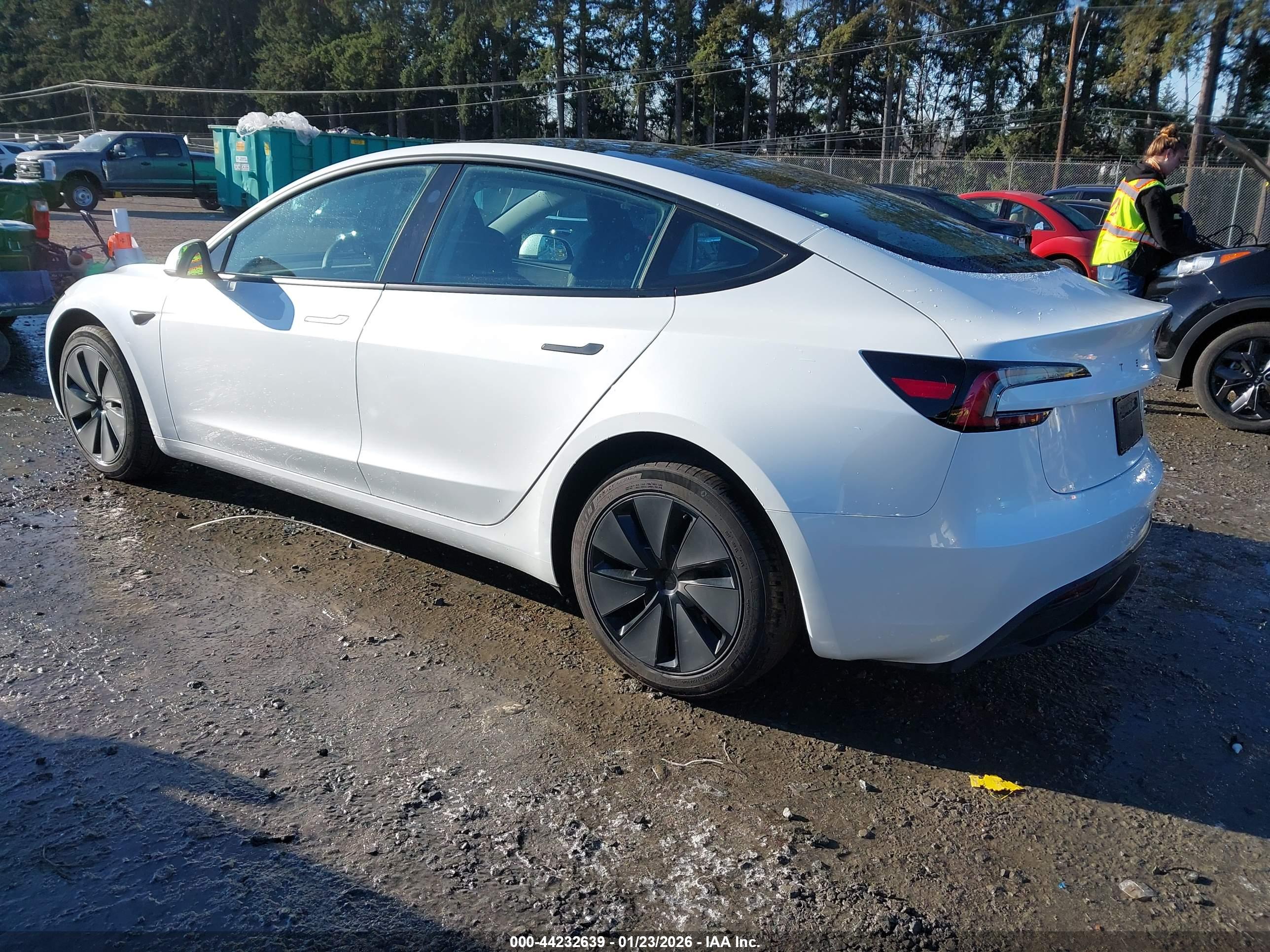 TESLA MODEL image 3