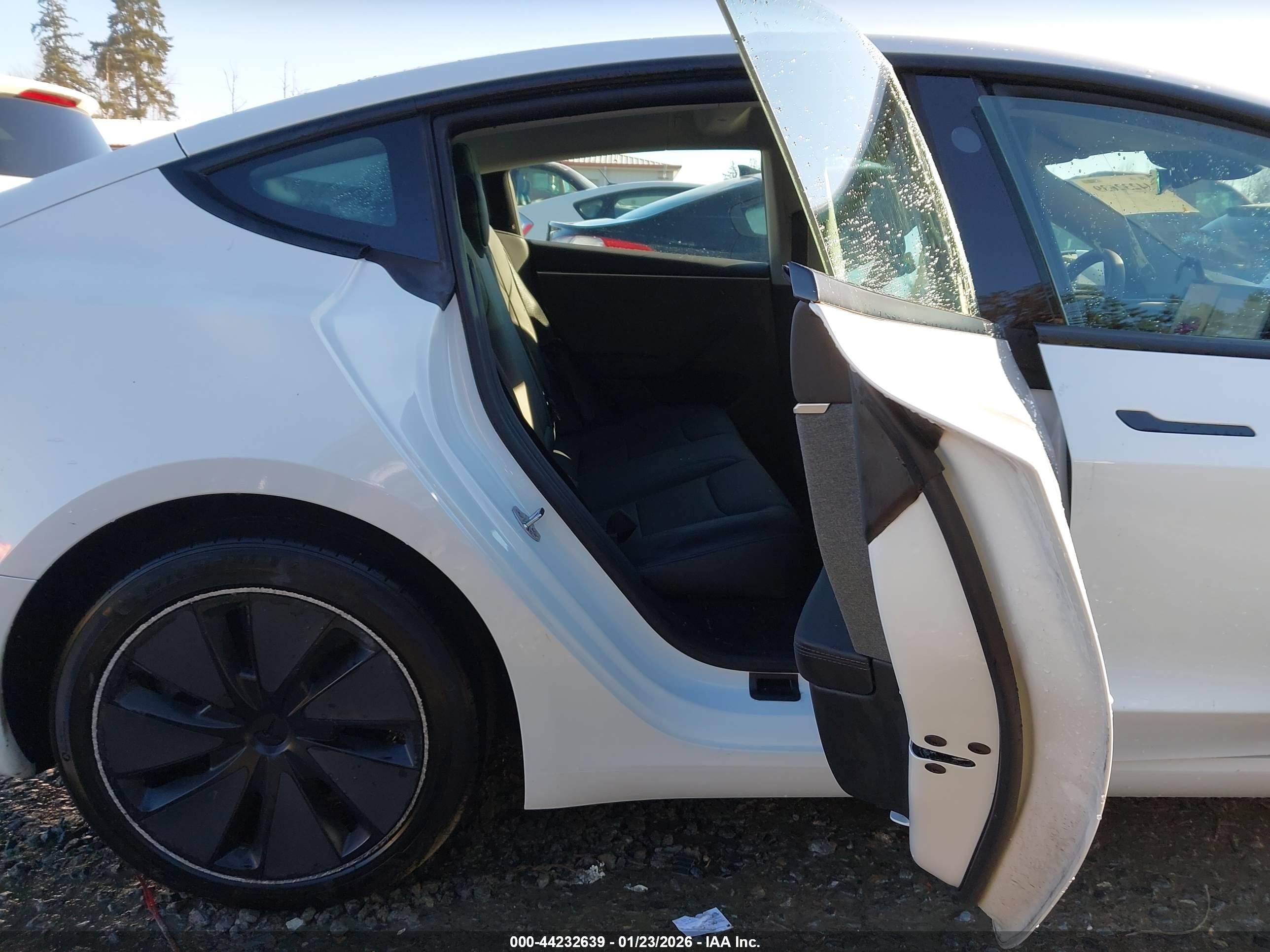 TESLA MODEL image 8