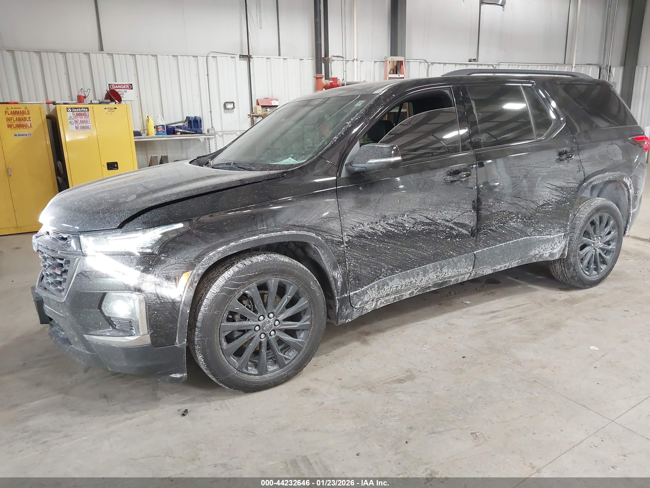 CHEVROLET TRAVERSE image 2