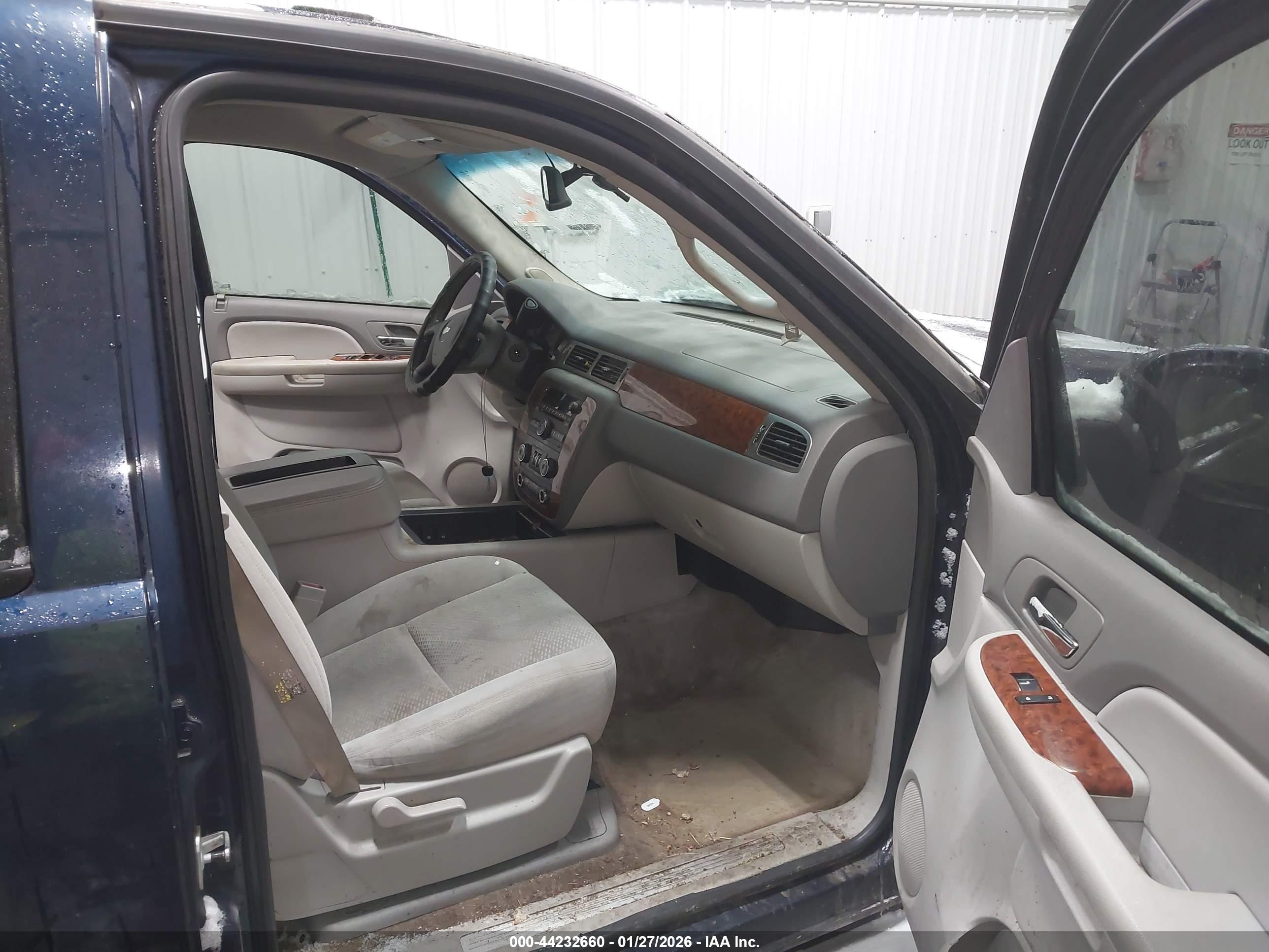 CHEVROLET TAHOE image 5