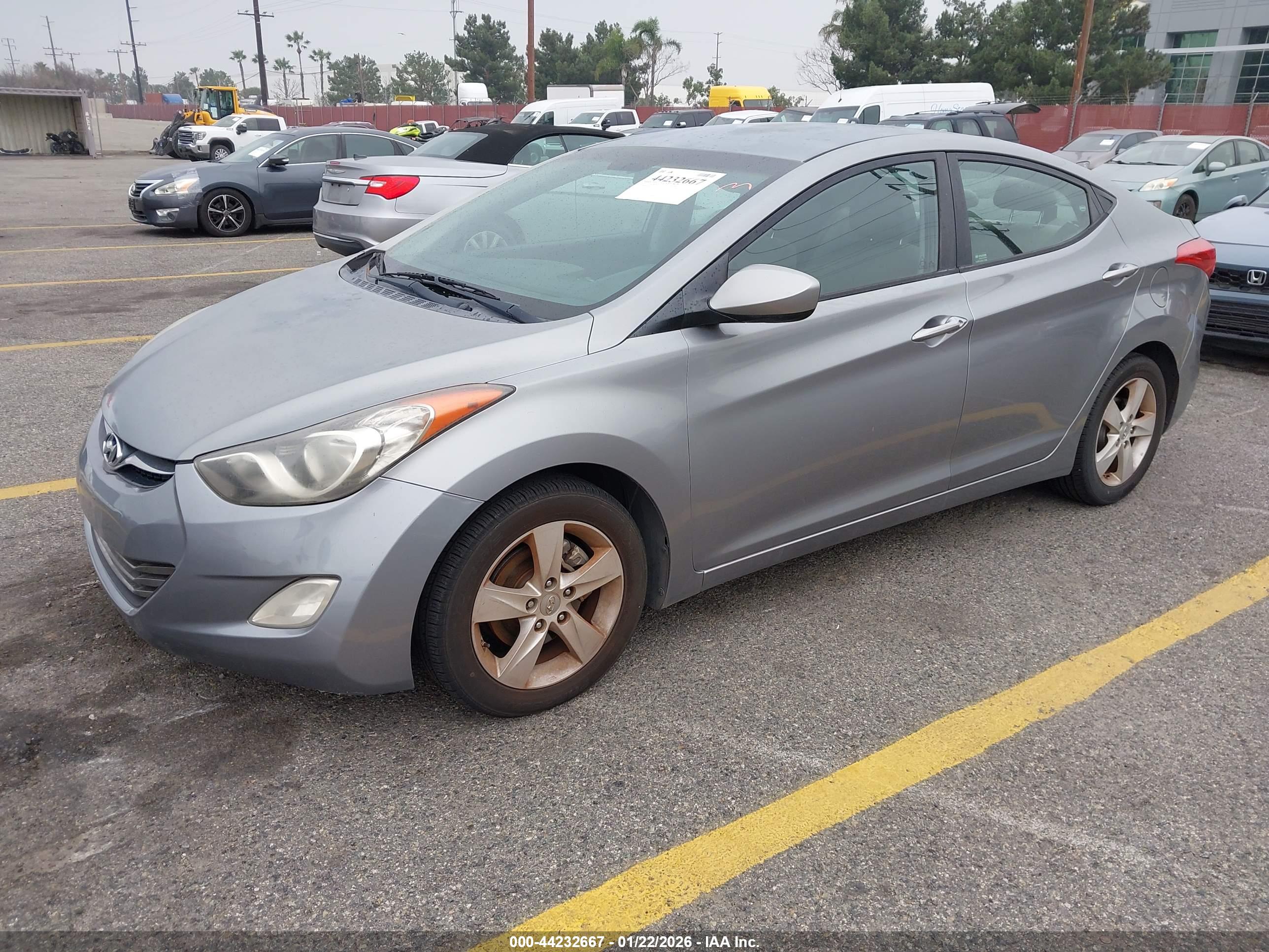 HYUNDAI ELANTRA image 2