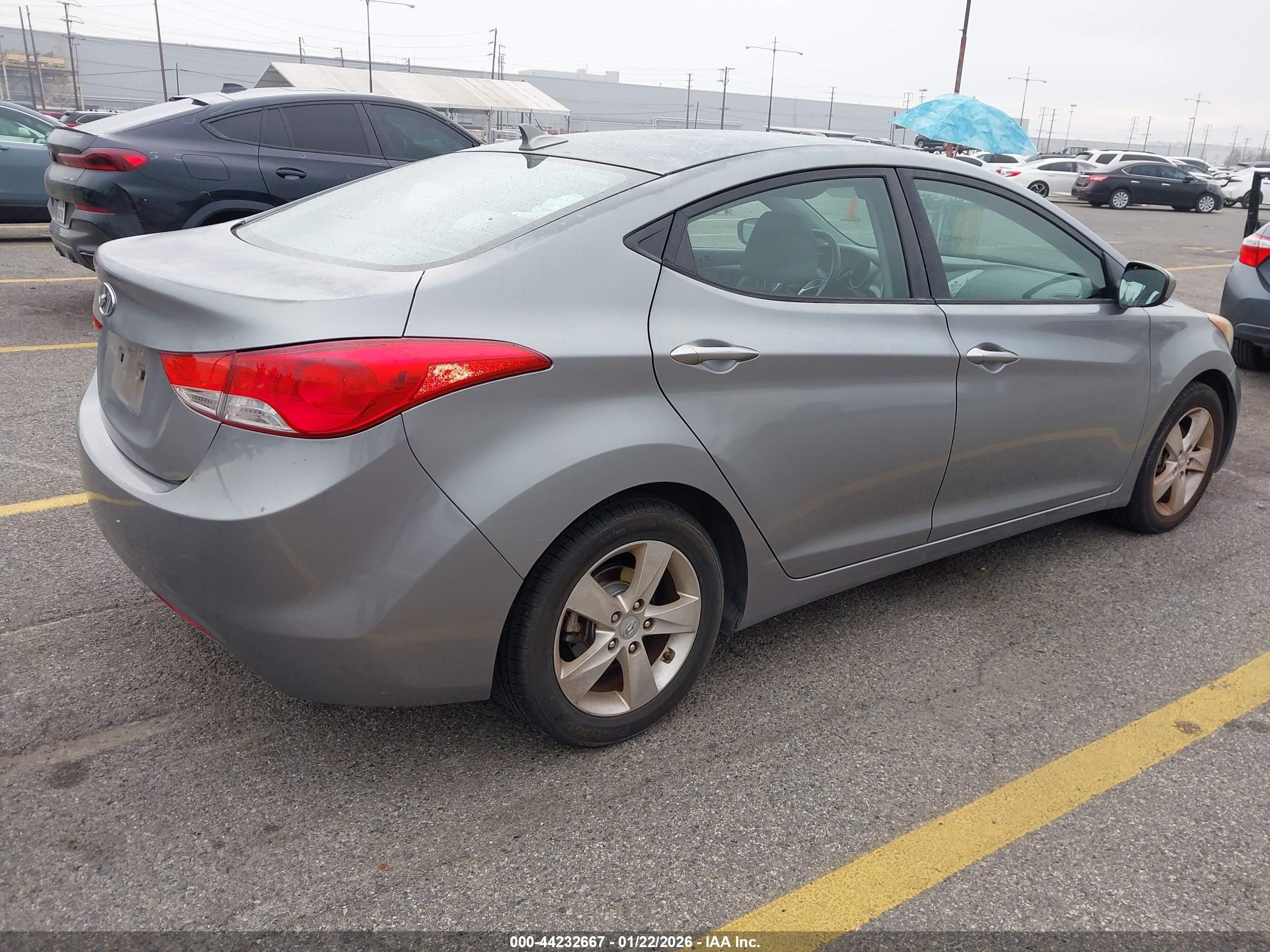 HYUNDAI ELANTRA image 4