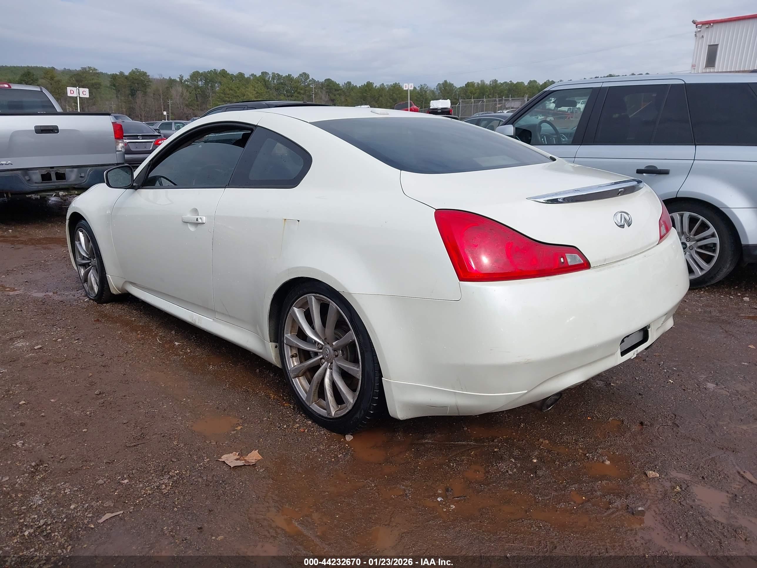 INFINITI G37 image 3