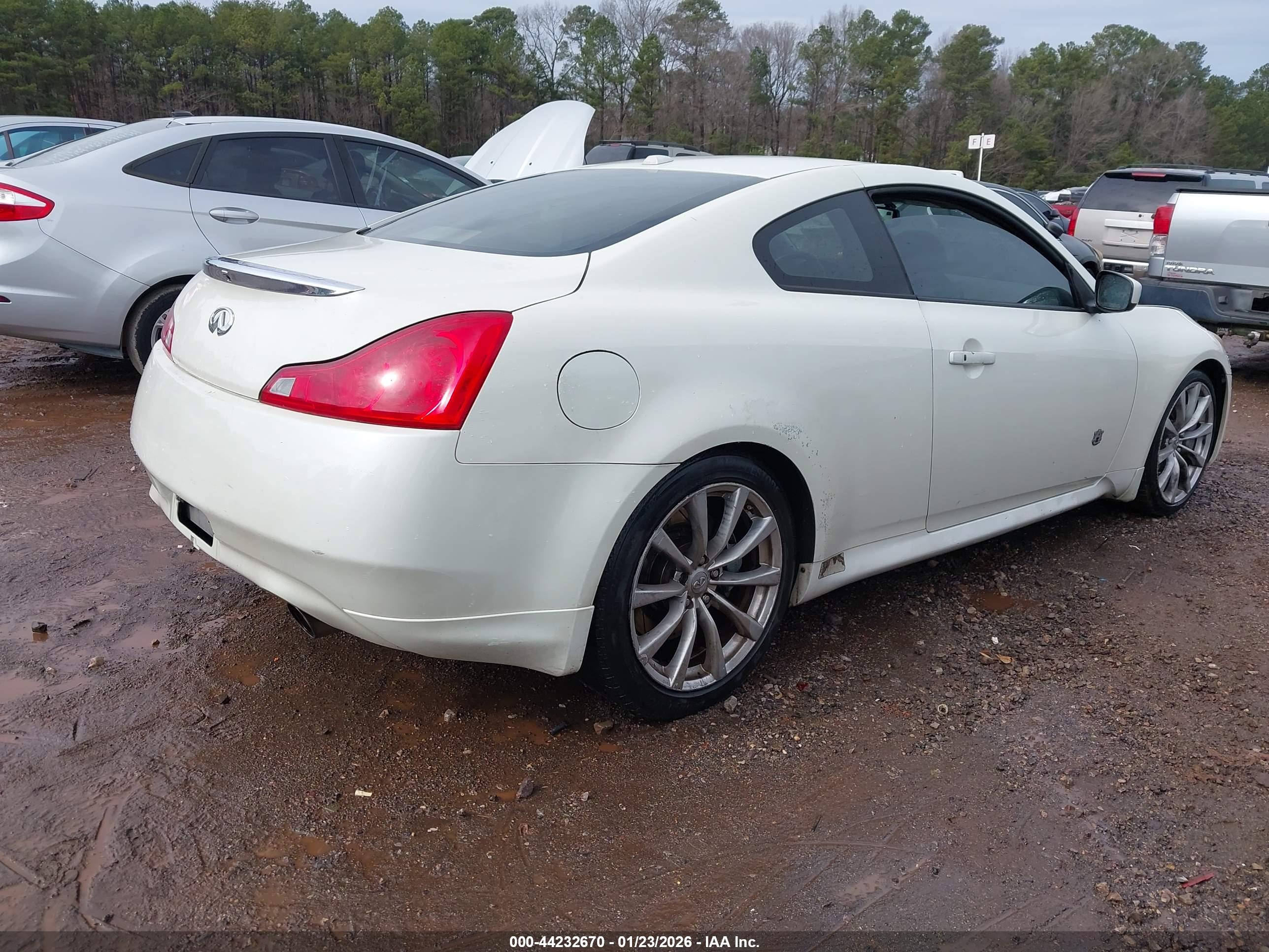 INFINITI G37 image 4