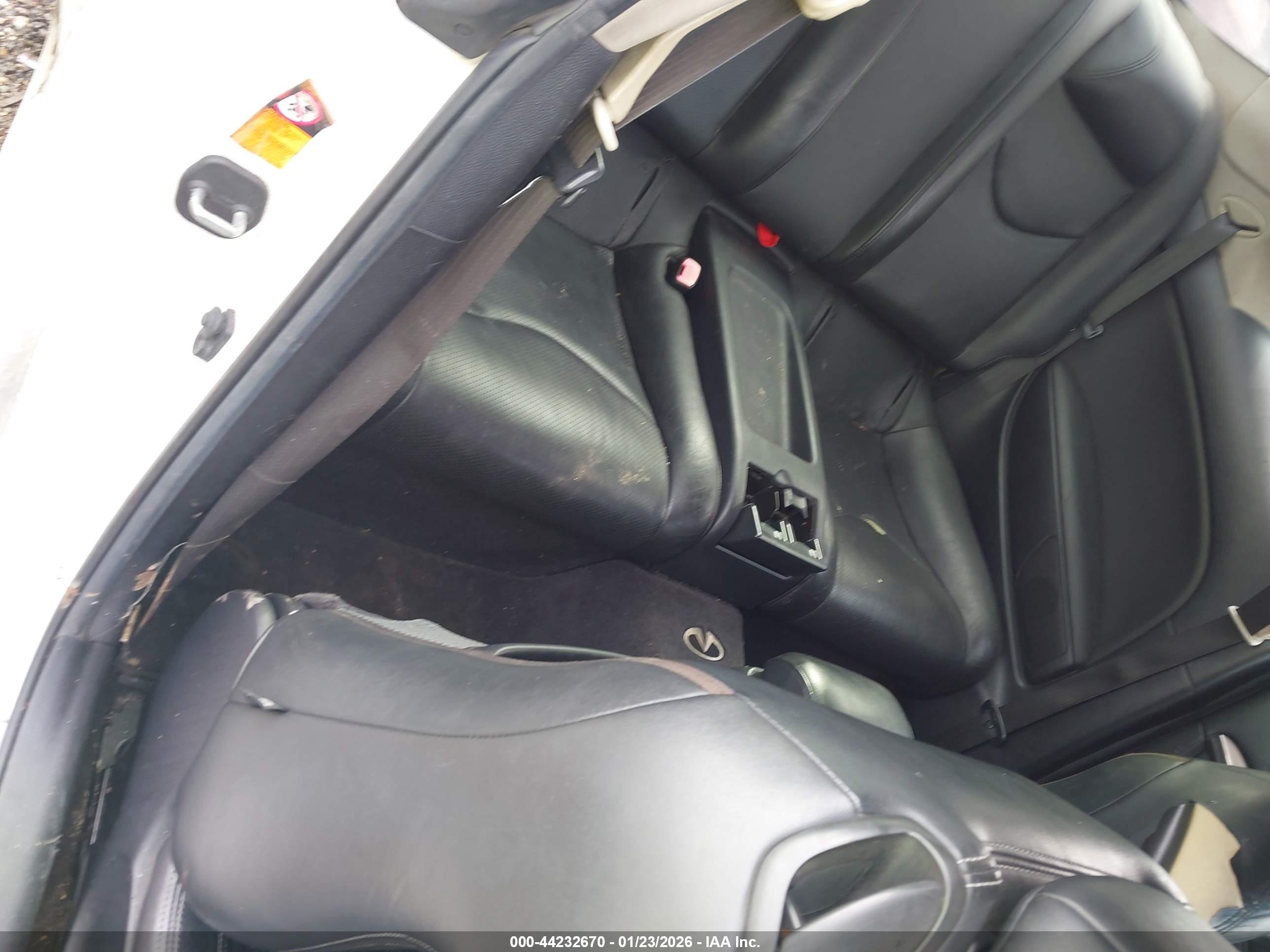 INFINITI G37 image 8