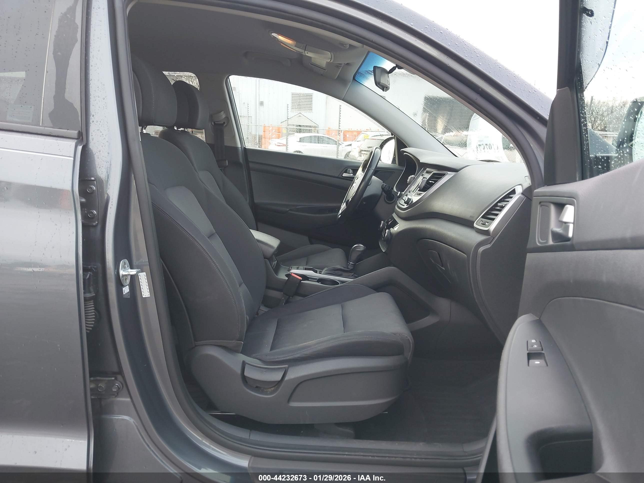 HYUNDAI TUCSON image 5