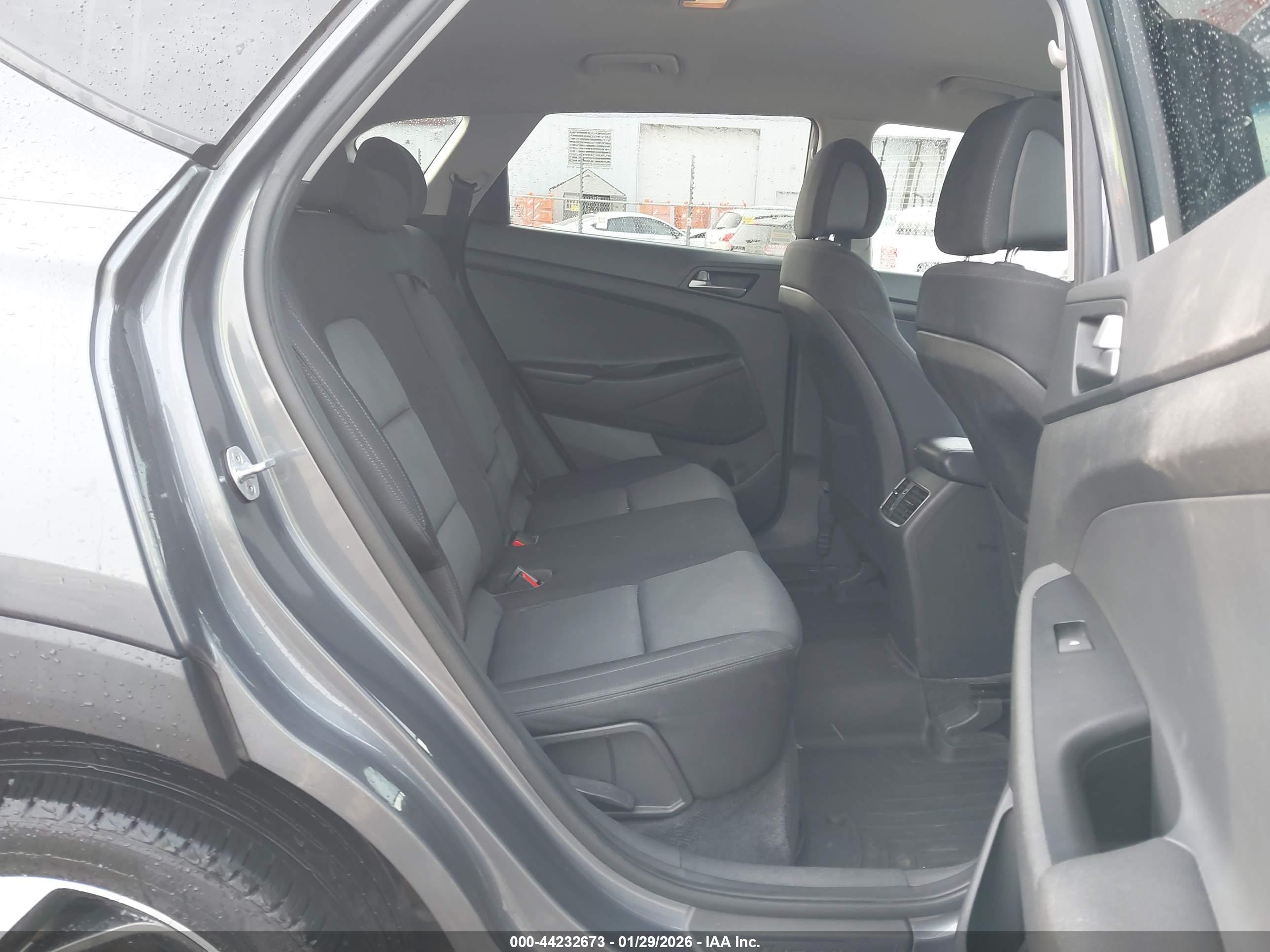 HYUNDAI TUCSON image 8