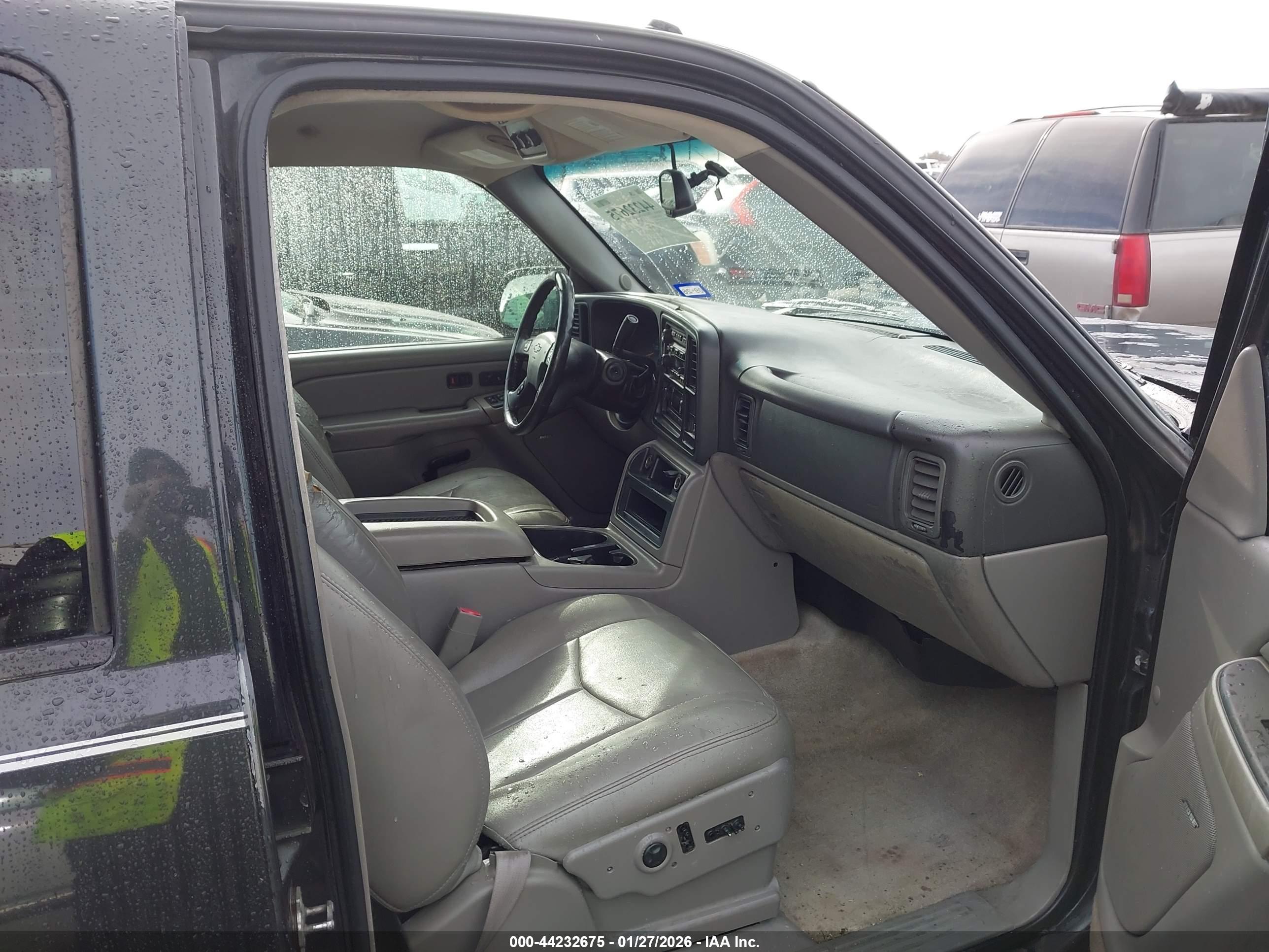 CHEVROLET TAHOE image 5