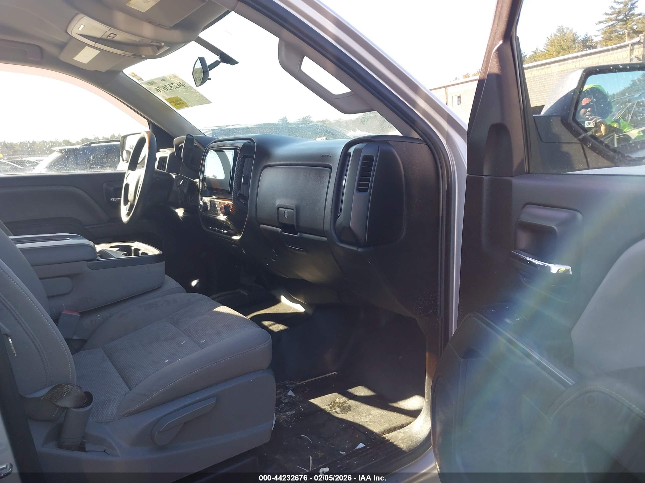 CHEVROLET SILVERADO image 5
