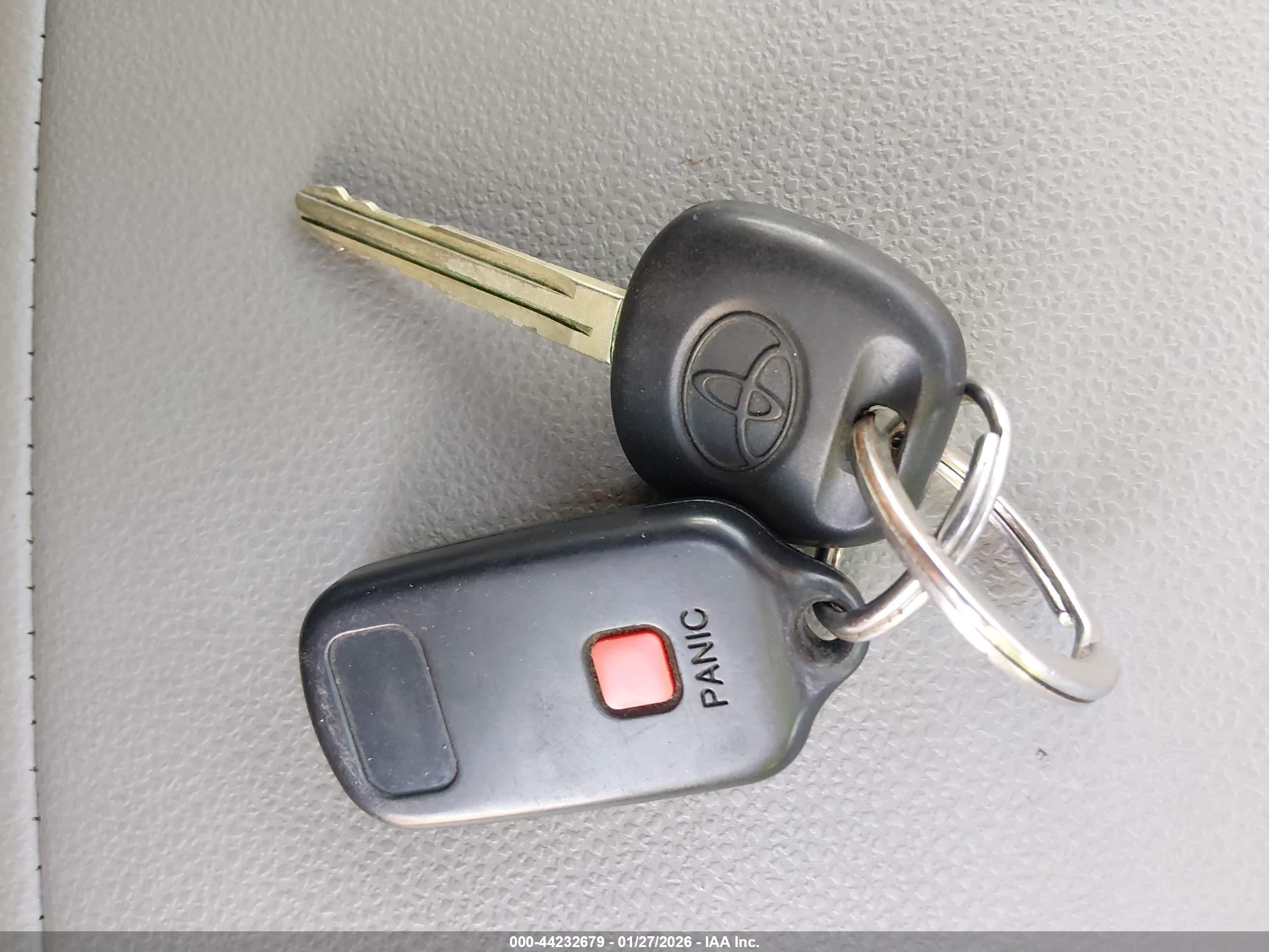 TOYOTA SEQUOIA image 11