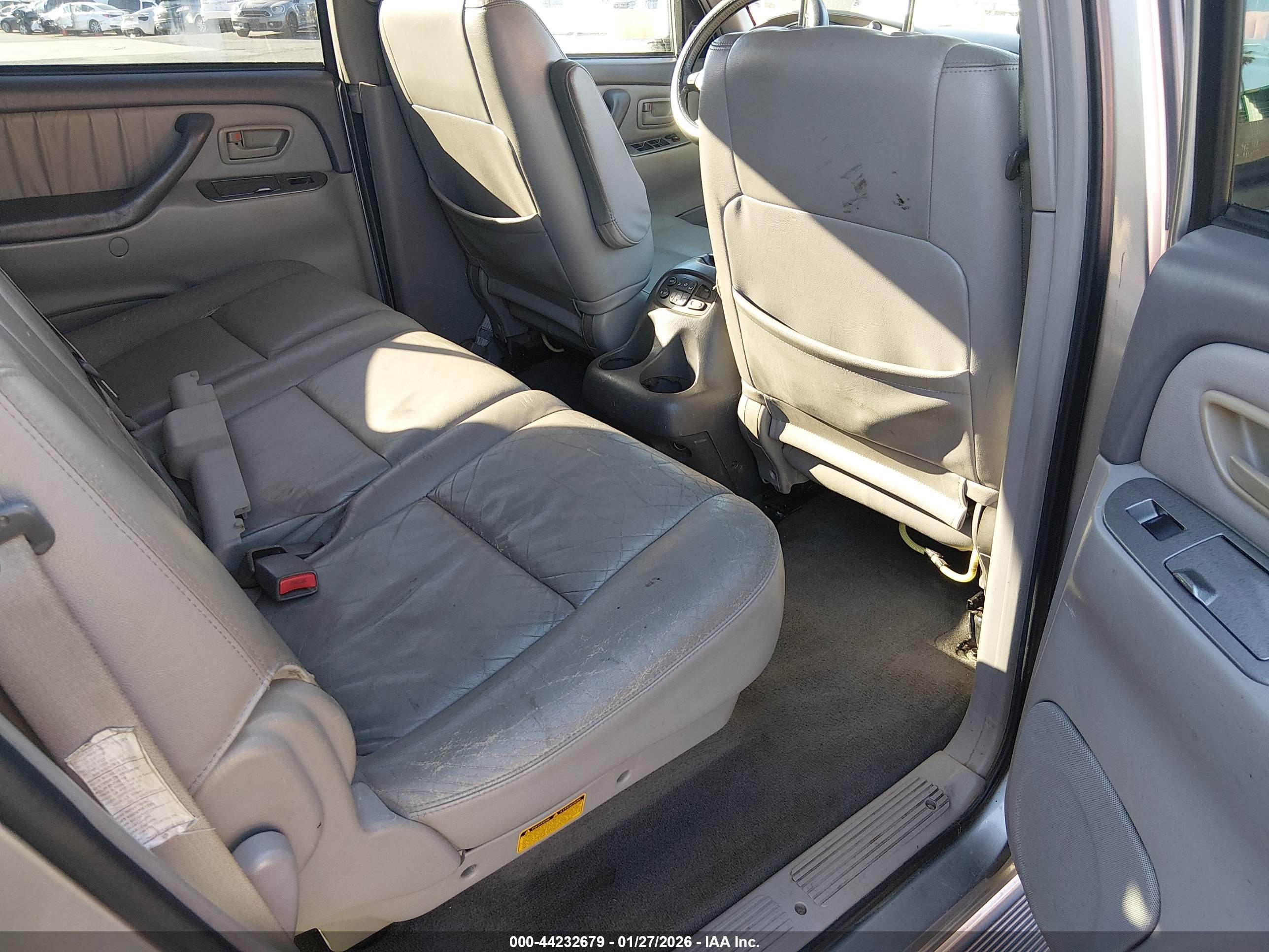TOYOTA SEQUOIA image 8
