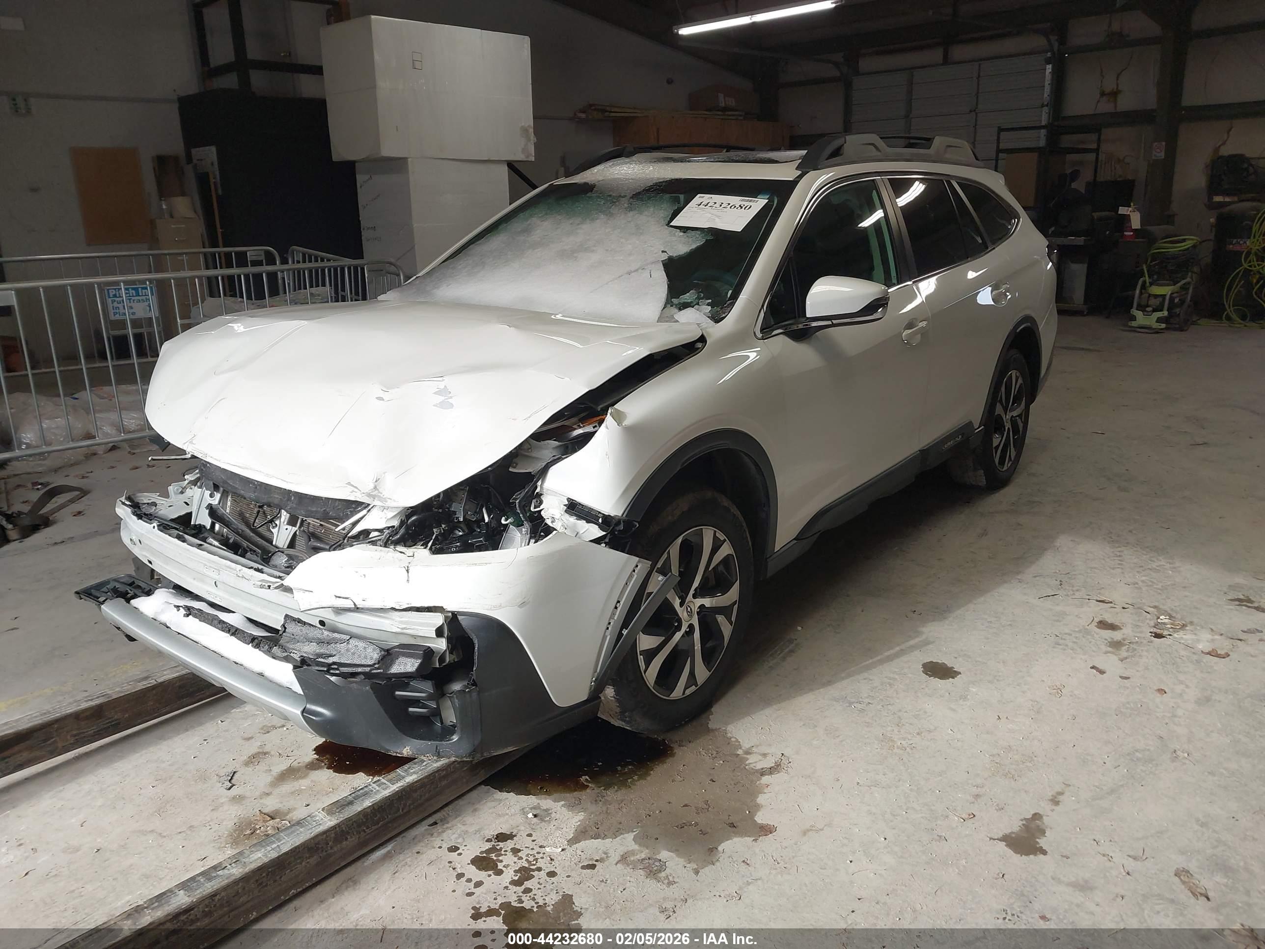 SUBARU OUTBACK image 2