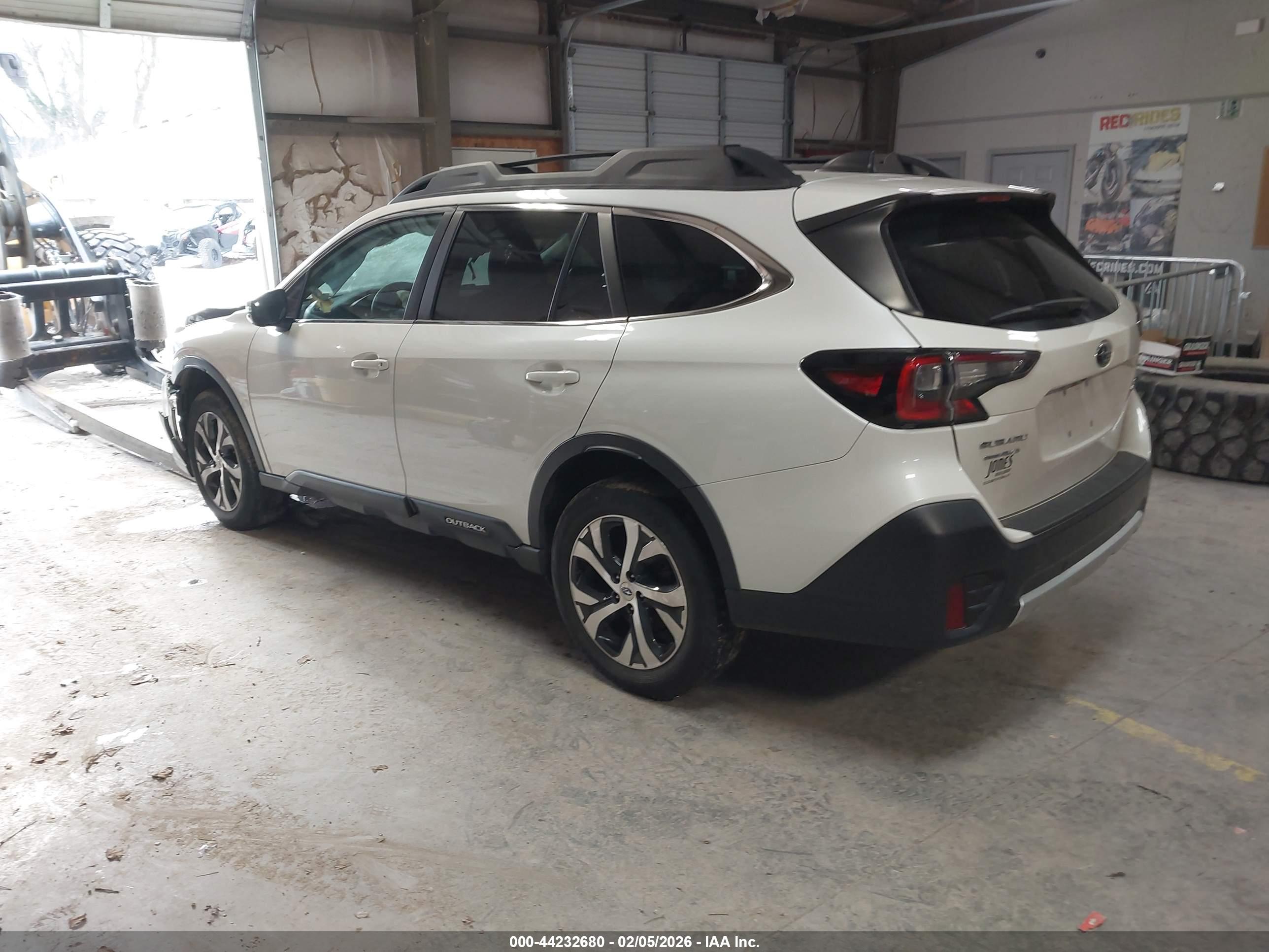 SUBARU OUTBACK image 3