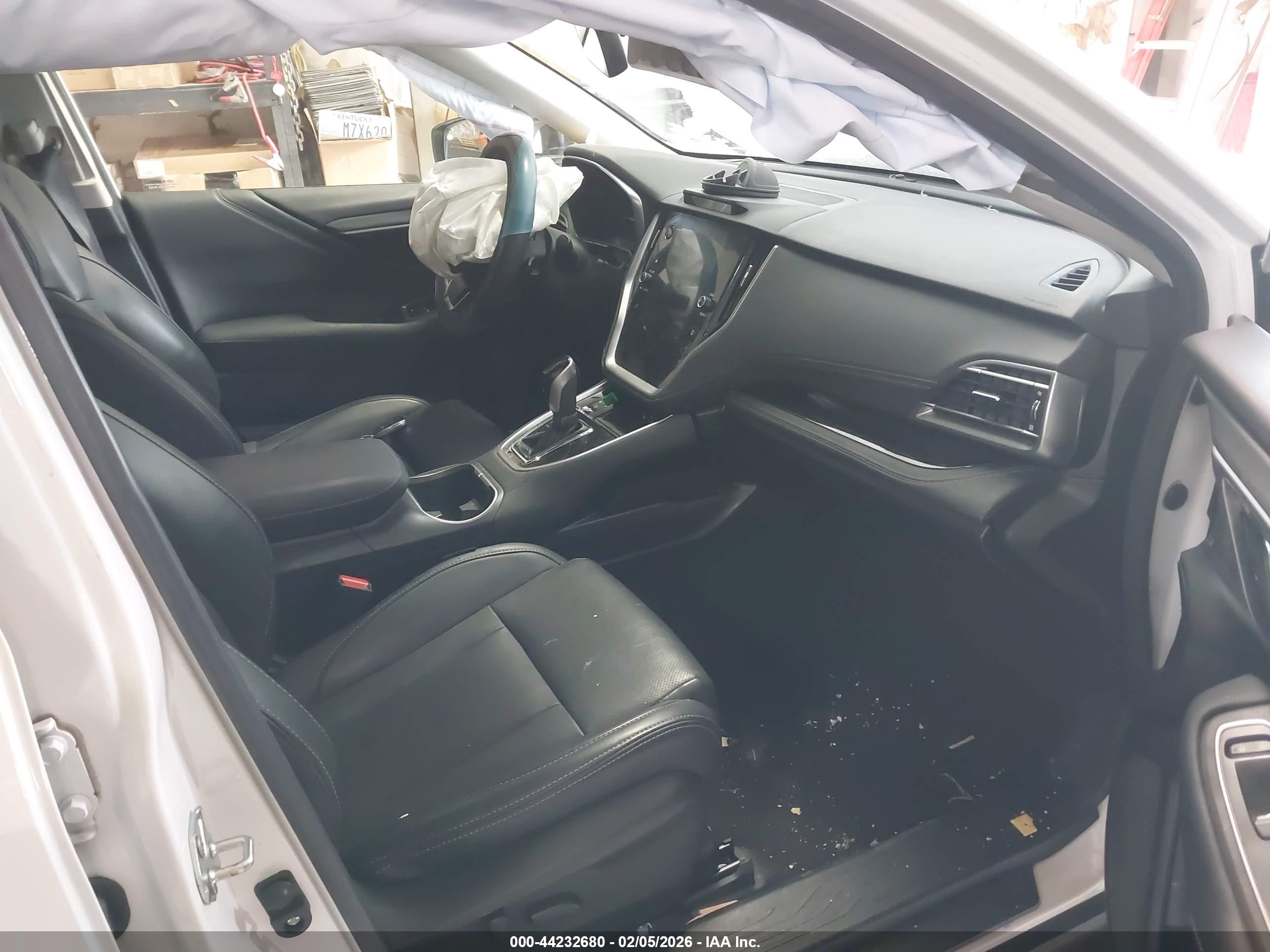 SUBARU OUTBACK image 5